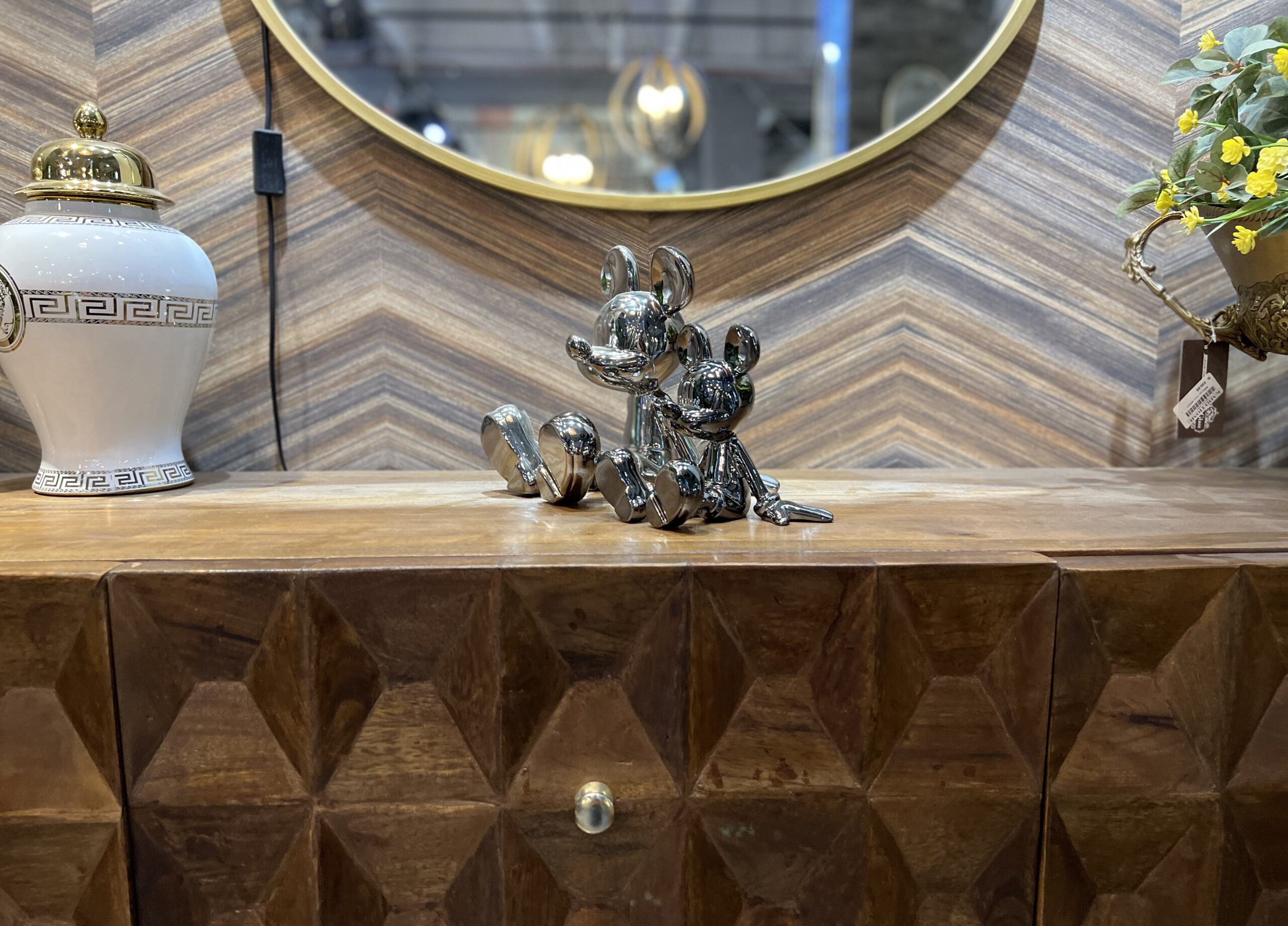 פסל מיקי מאוס מטאלי יושב