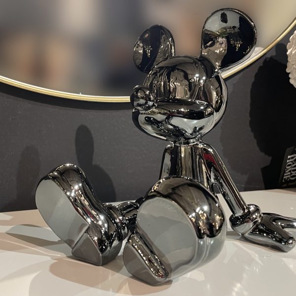 פסל מיקי מאוס מטאלי יושב