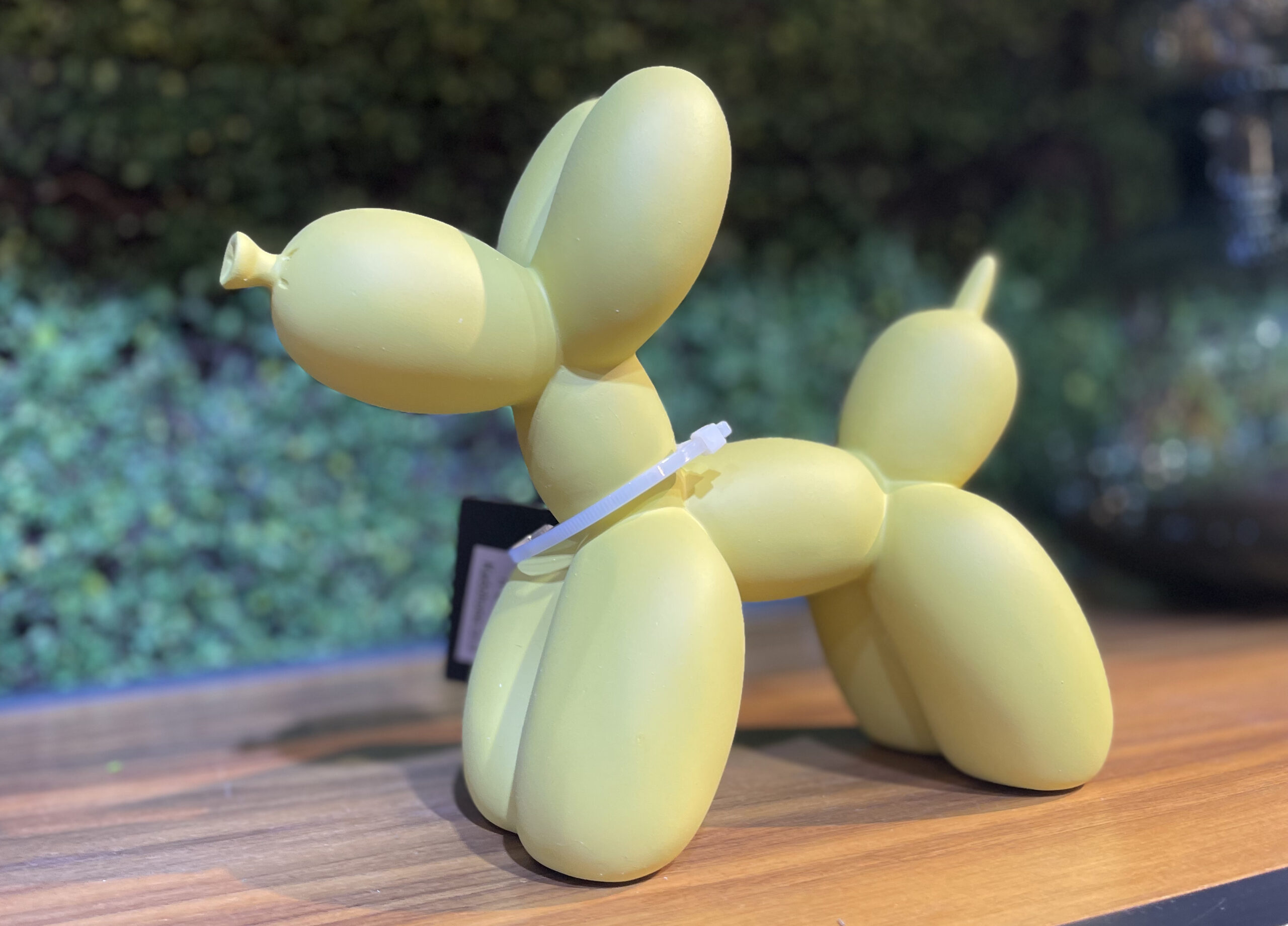 פסל כלב בלון צהוב