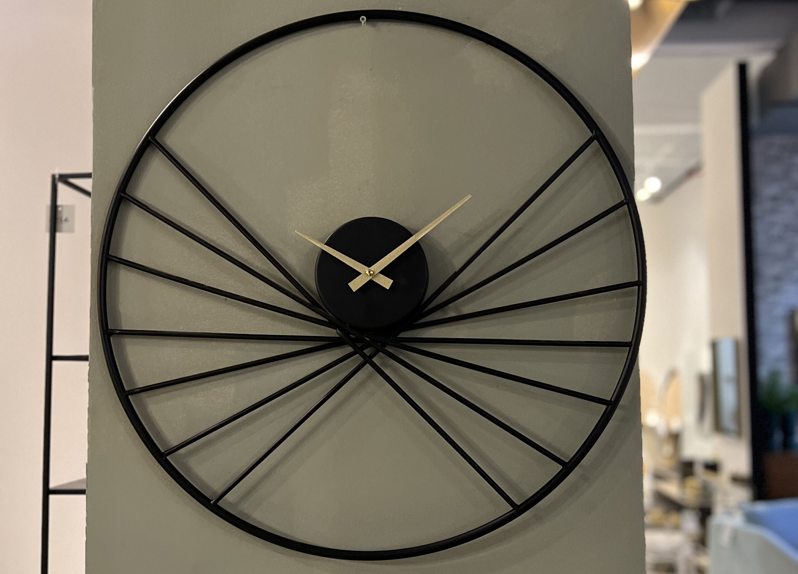 שעון קיר שחור שעון קיר שחור