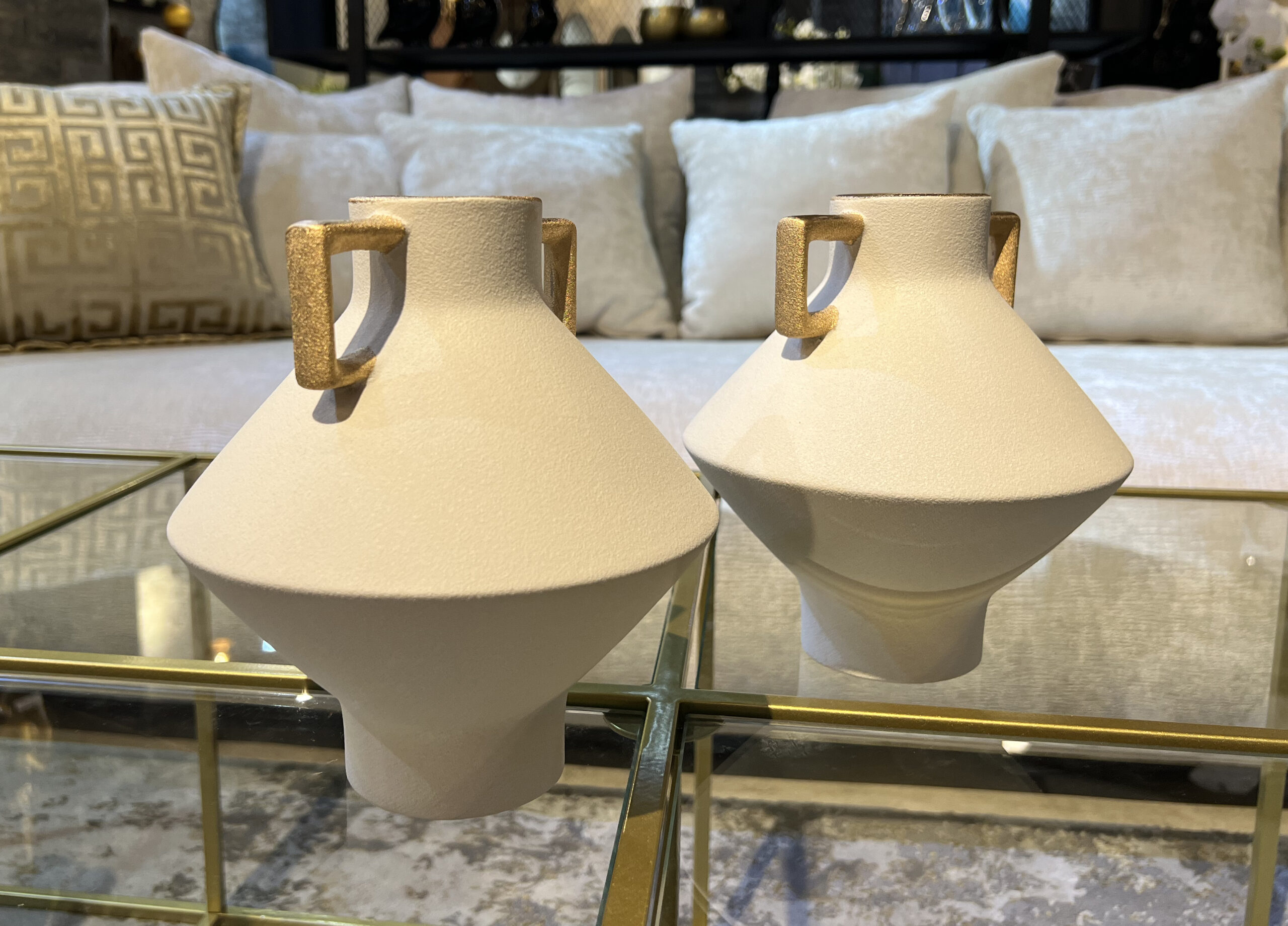 כד לבן ידיות זהב בינוני