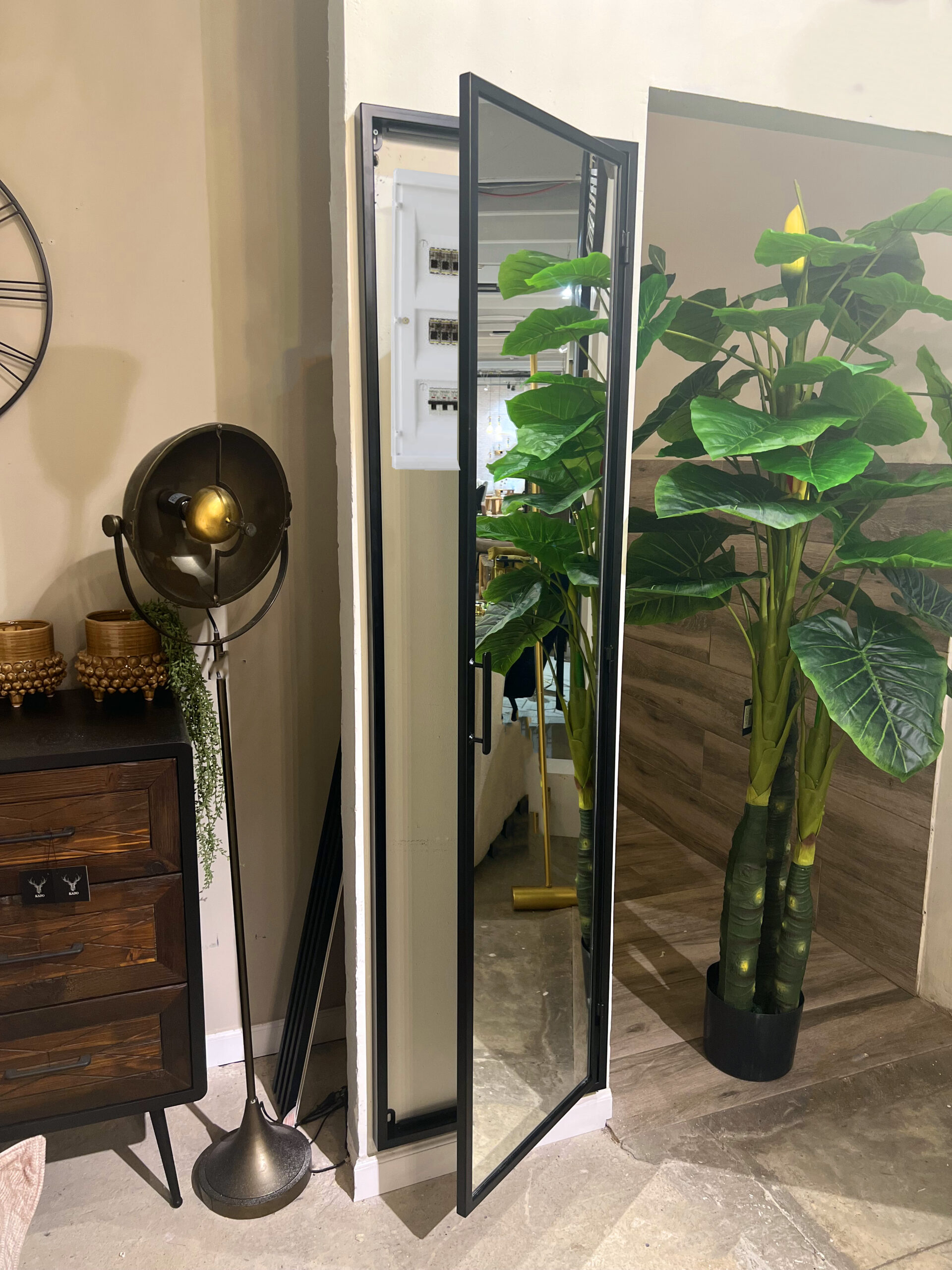 מראה נפתחת כיסוי ארון חשמל