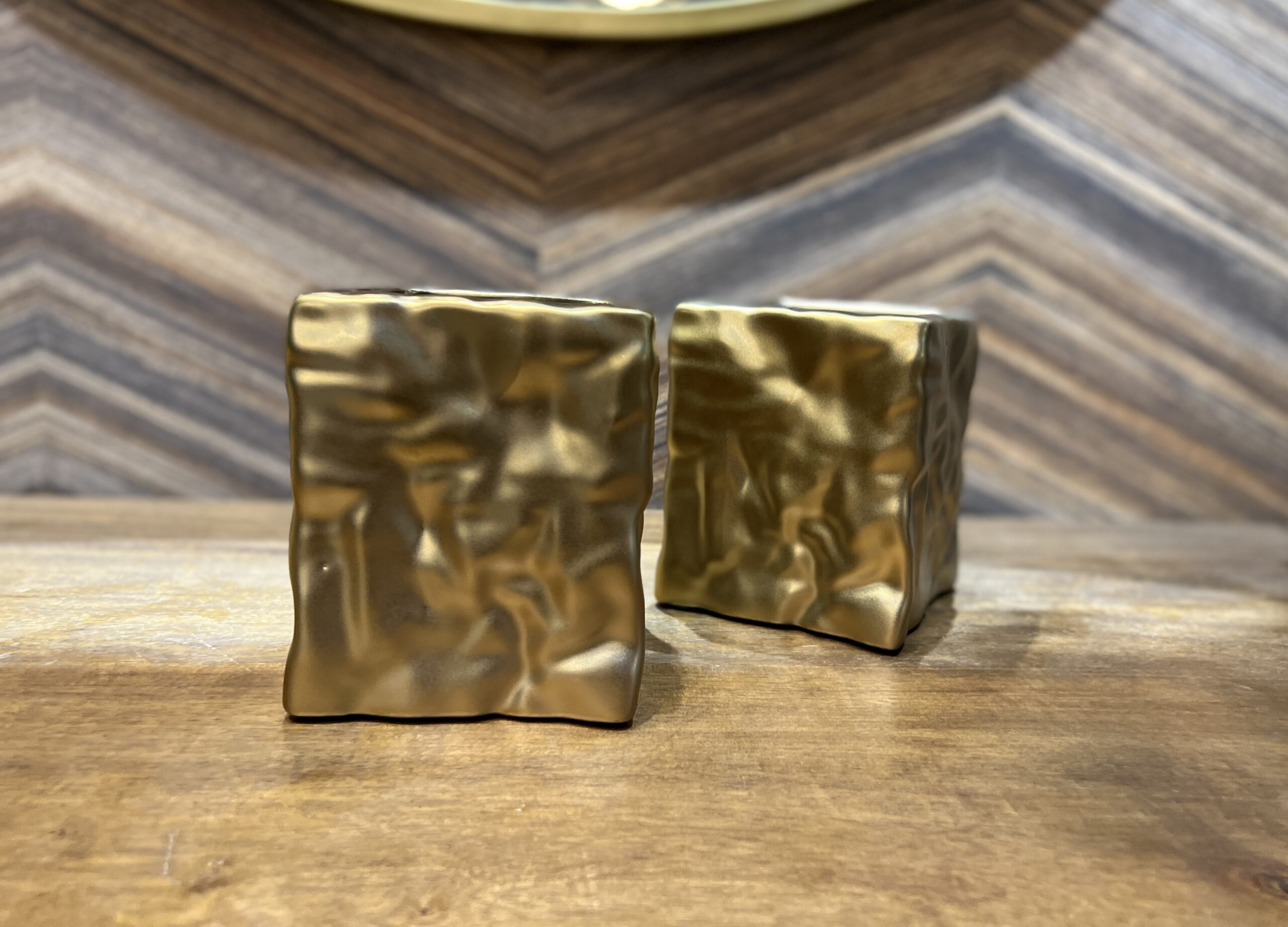 כד זהב מרובע מקומט