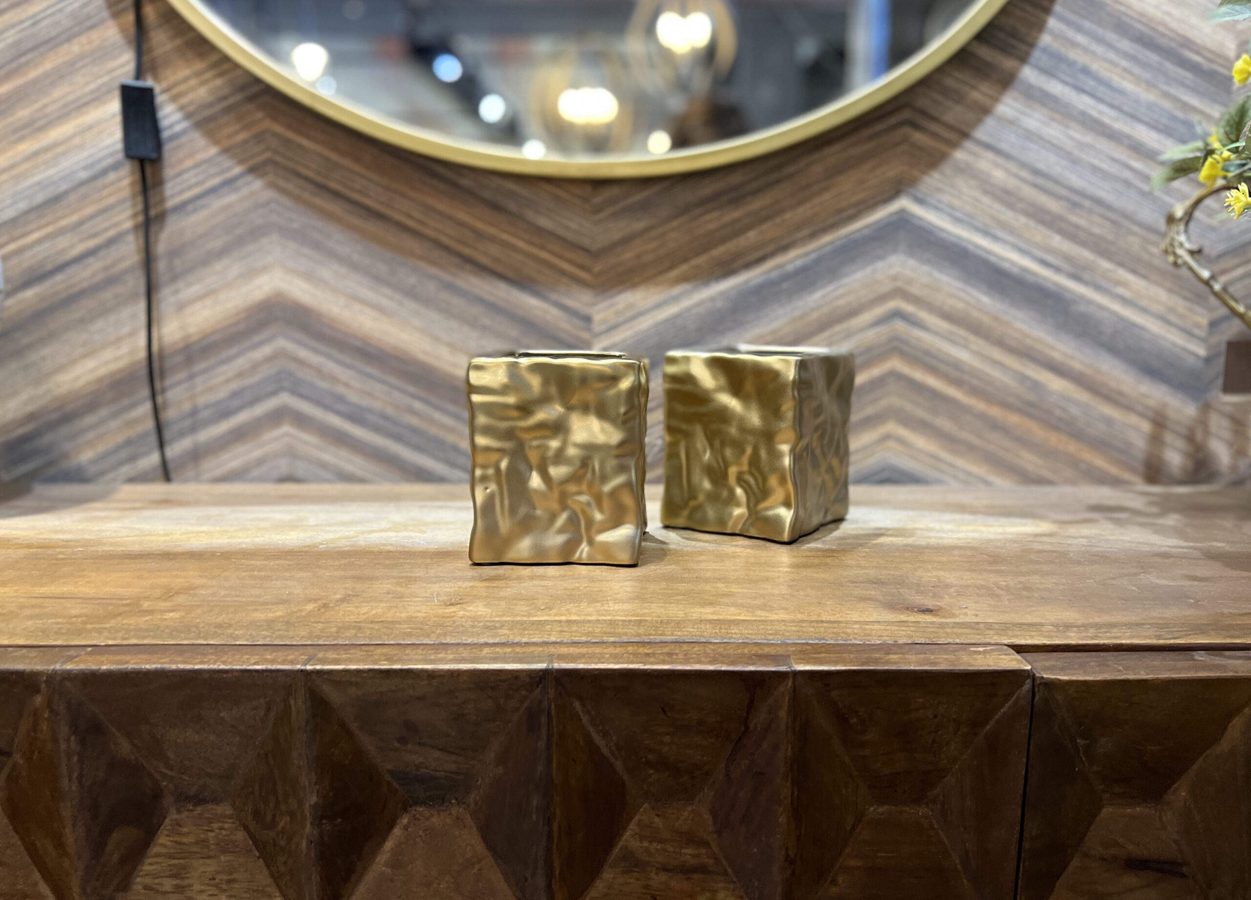 כד זהב מרובע מקומט