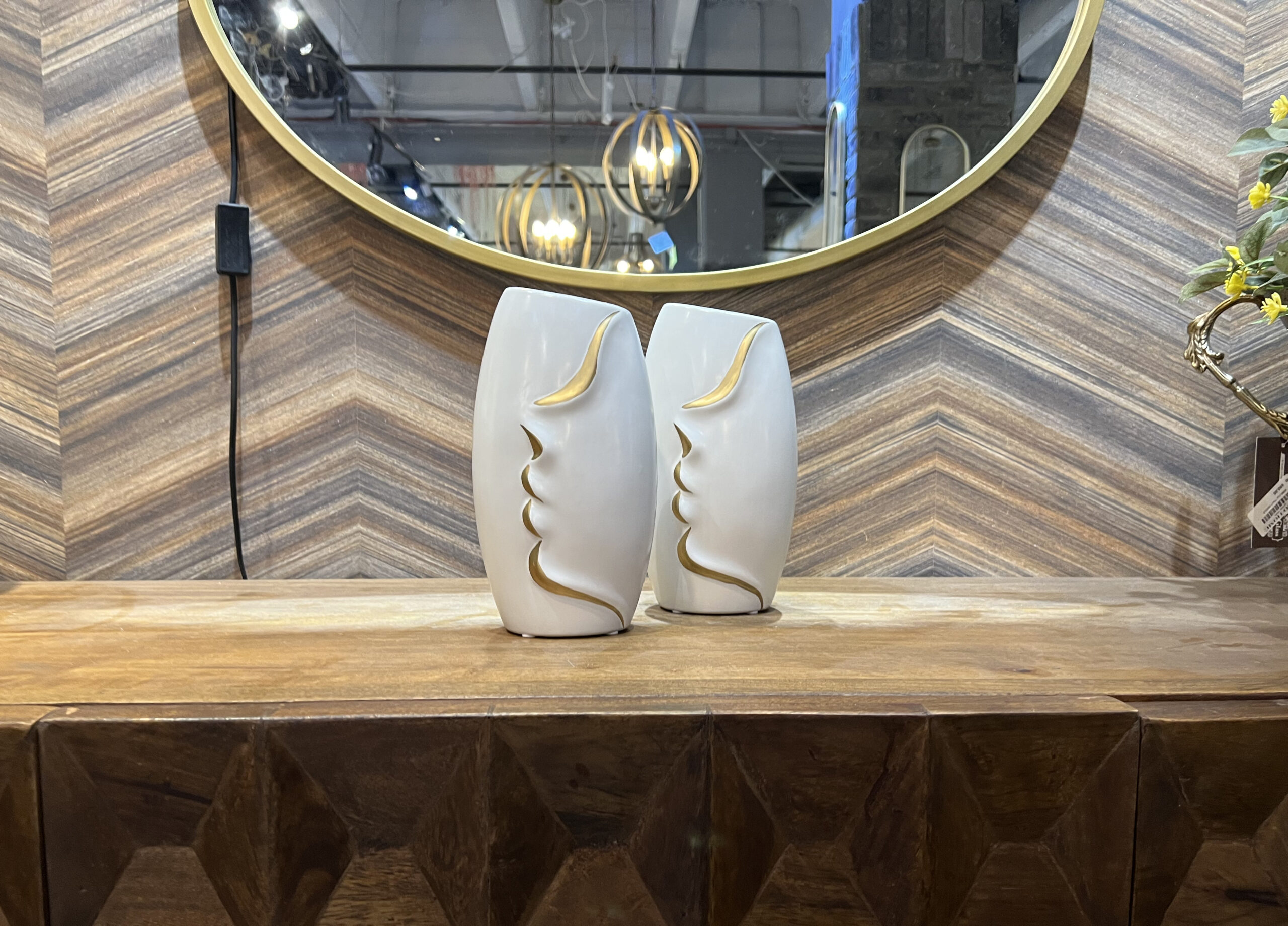 כד לבן פרופיל פנים זהב גבוה