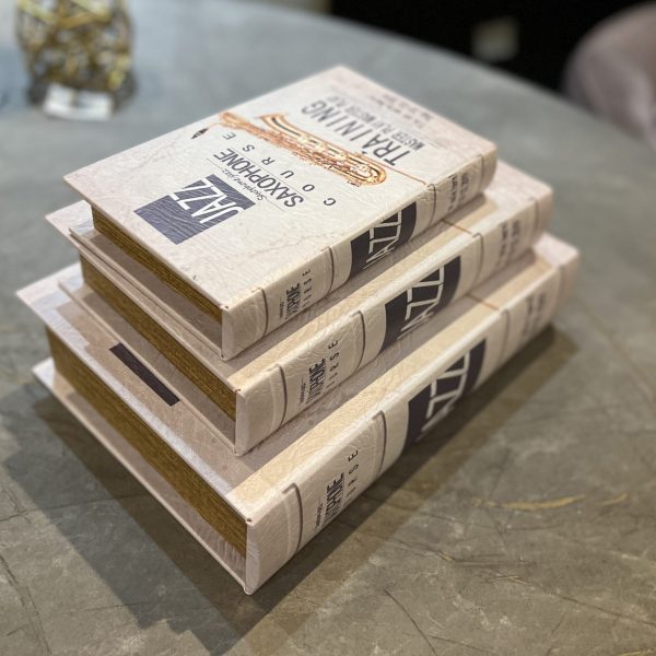 ספר סקסופון עם אחסון