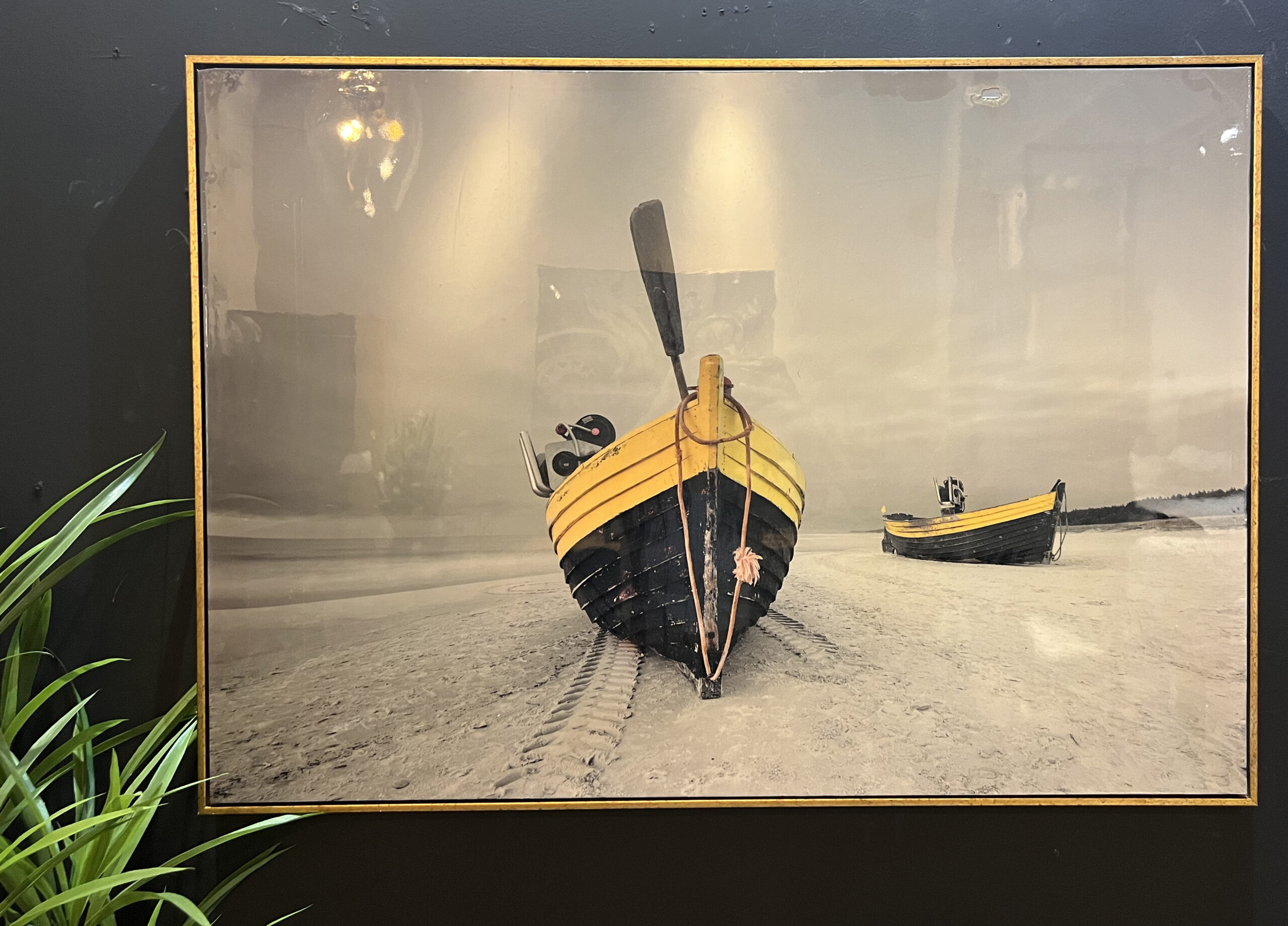 תמונה מבריקה סירה צהובה