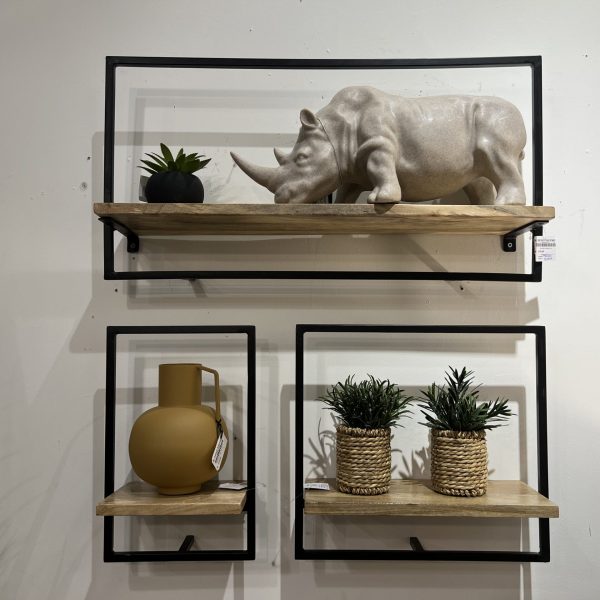 מדף עץ מסגרת ברזל שחורה
