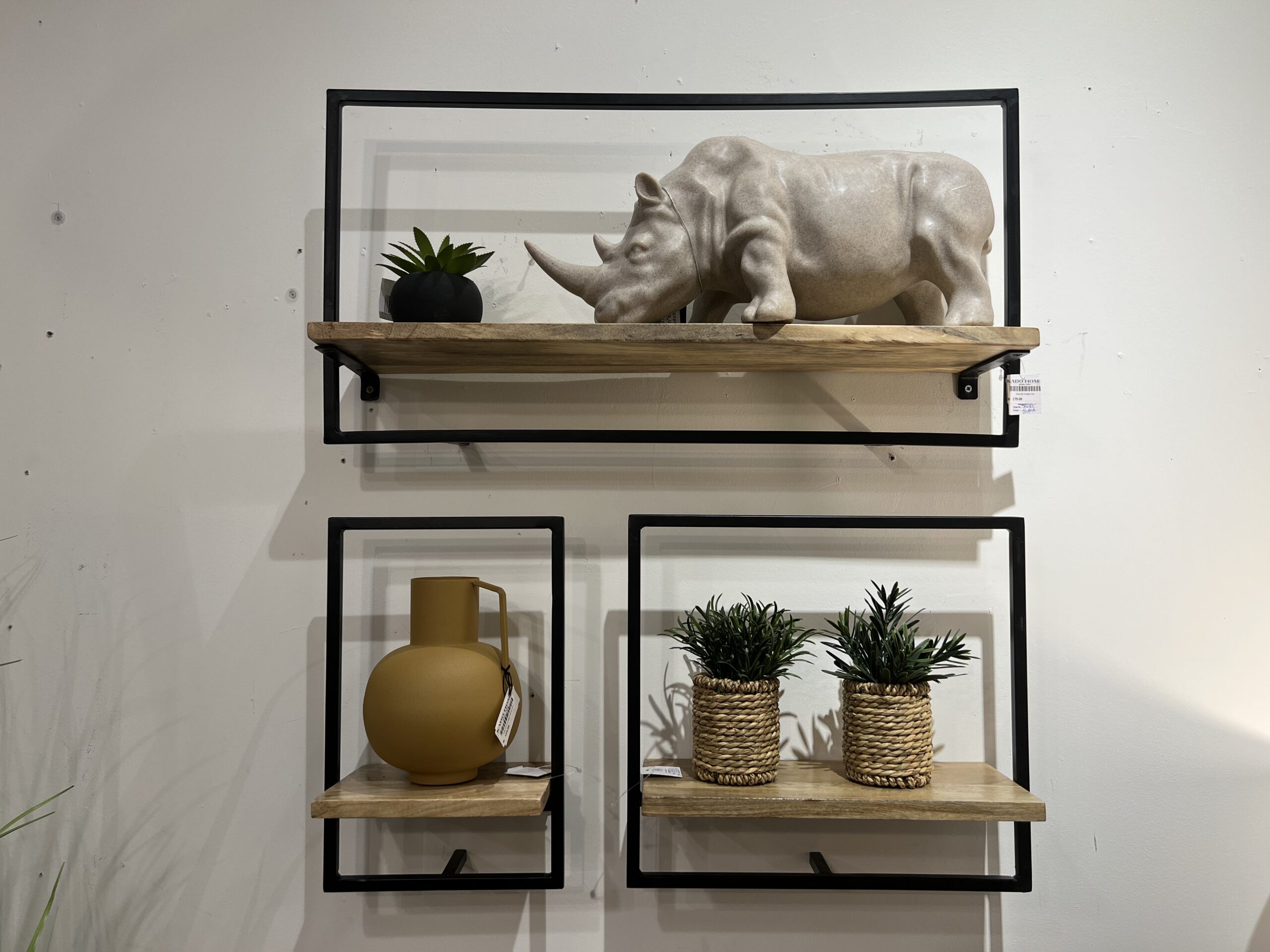 פסל קרנף אפור פסל קרנף אפור