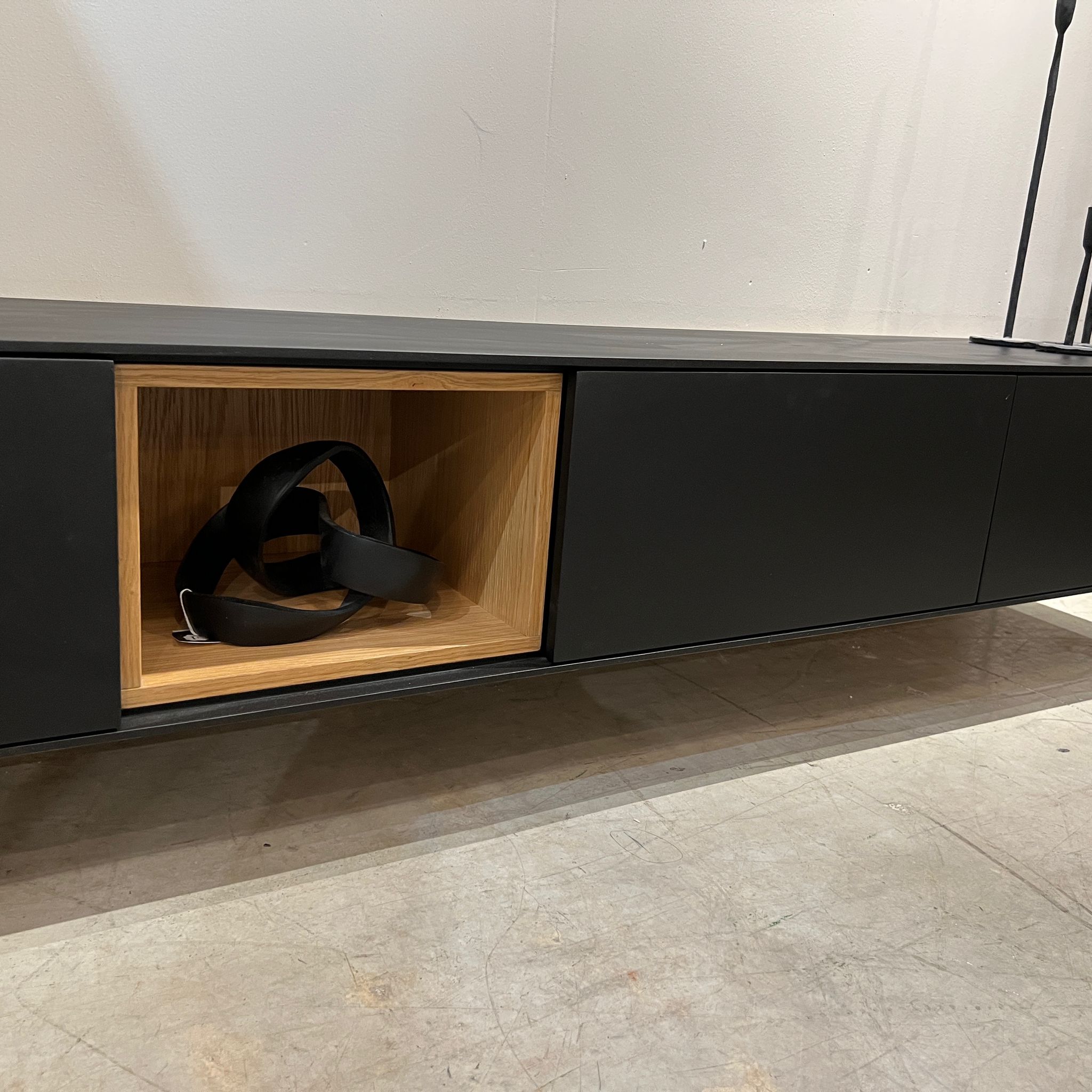 מזנון מעוצב דגם בלאק במבצע אחרון מתצוגה! מזנון מעוצב דגם בלאק במבצע אחרון מתצוגה!