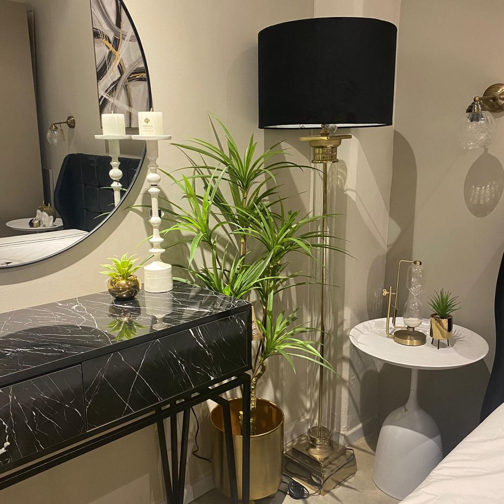 מנורת לילה רצפתית מנירוסטה בשילוב זכוכית