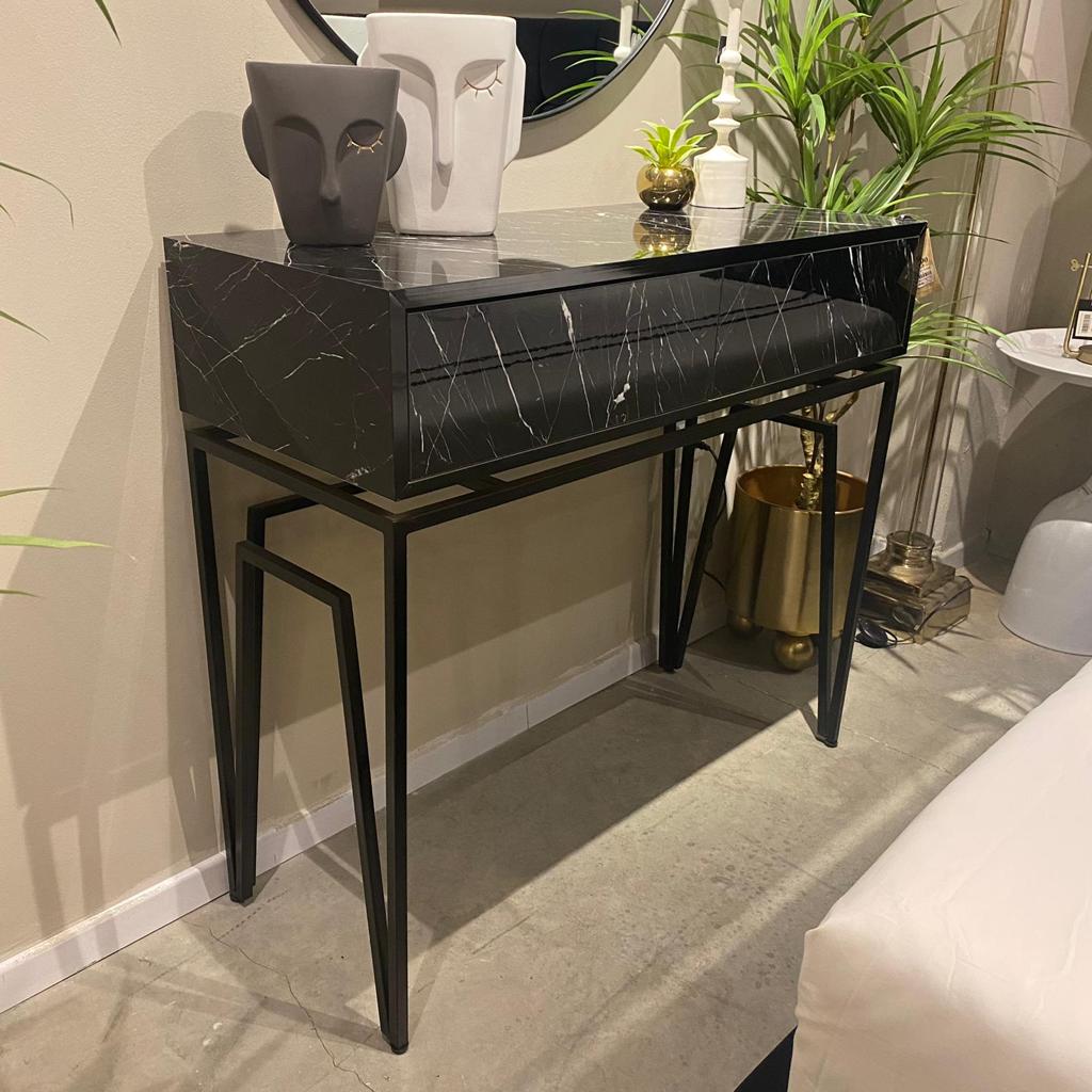 קונסולה זכוכית/ ברס שחור קונסולה זכוכית/ ברס שחור