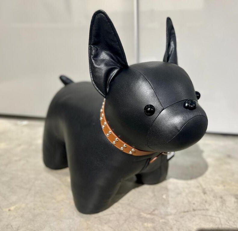 בובה כלב בולדוג קימי בד טכנו שחור בובה כלב בולדוג קימי בד טכנו שחור