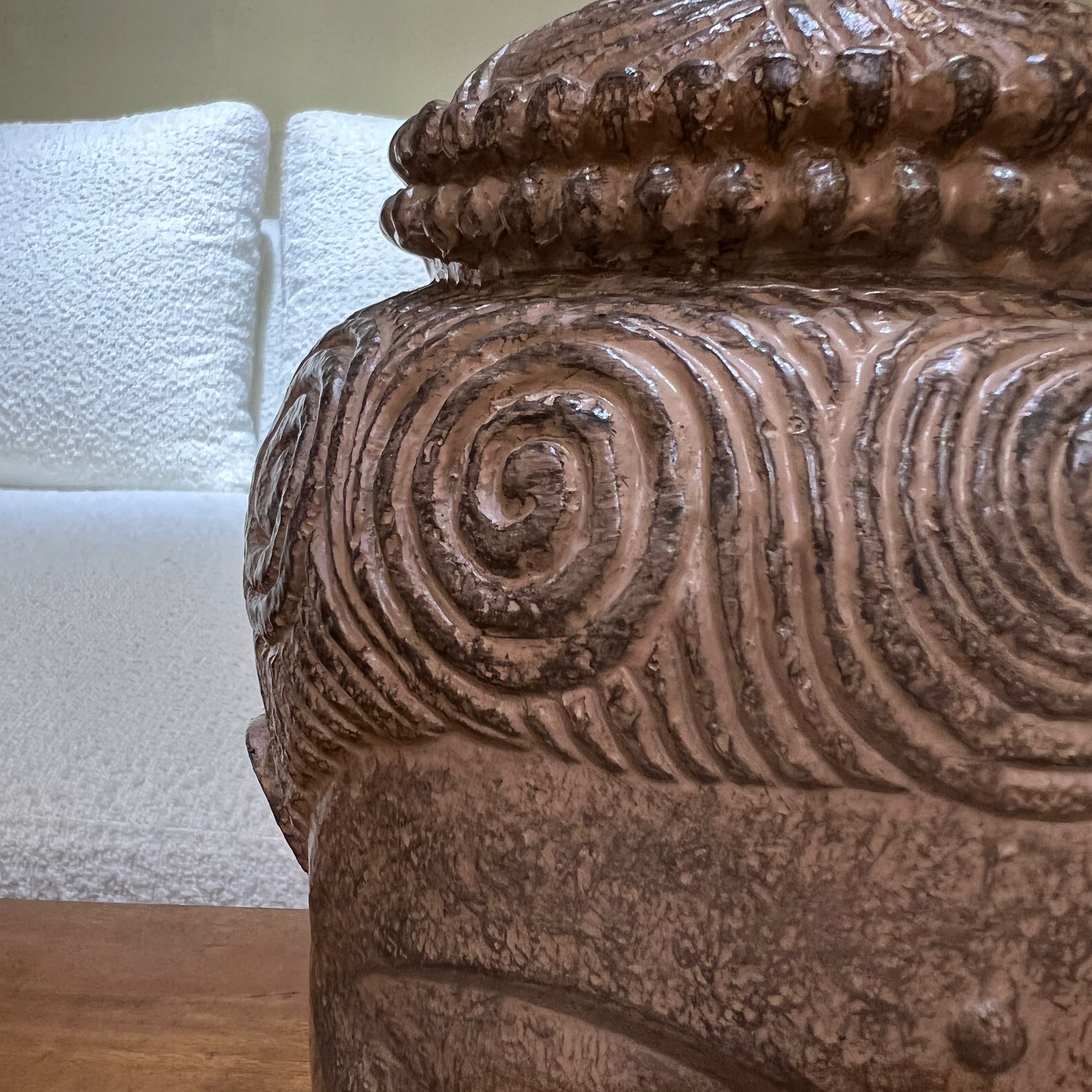 פסל ראש בודהה אישה גדול פסל ראש בודהה אישה גדול