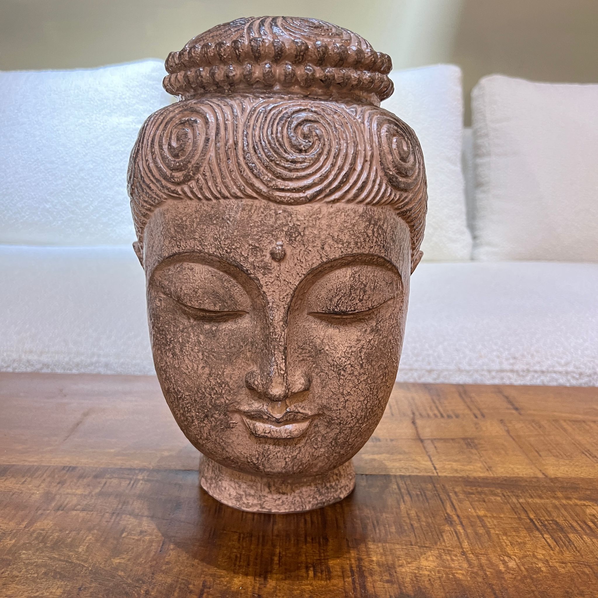 פסל ראש בודהה אישה גדול פסל ראש בודהה אישה גדול