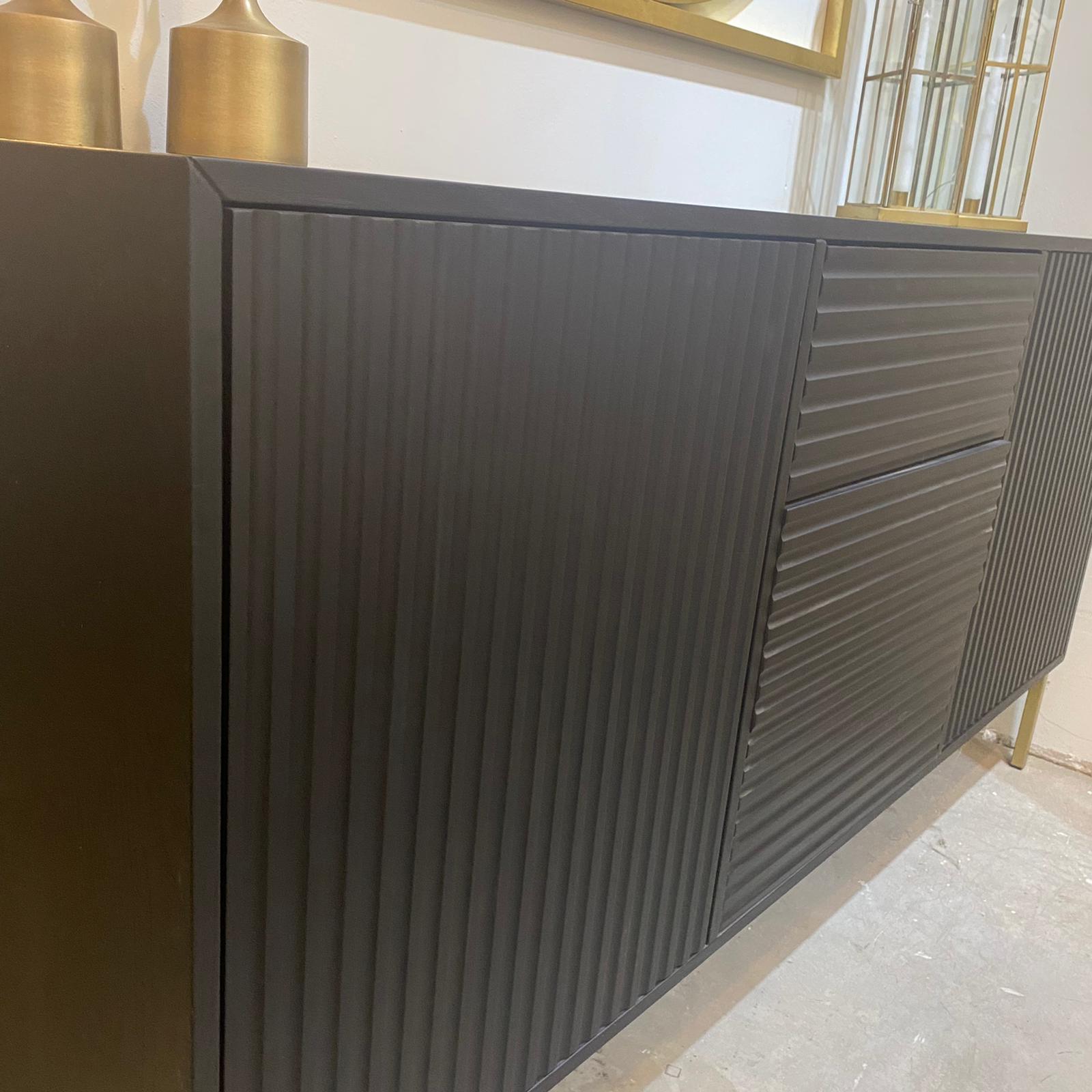 קומודה דגם וולסטריט