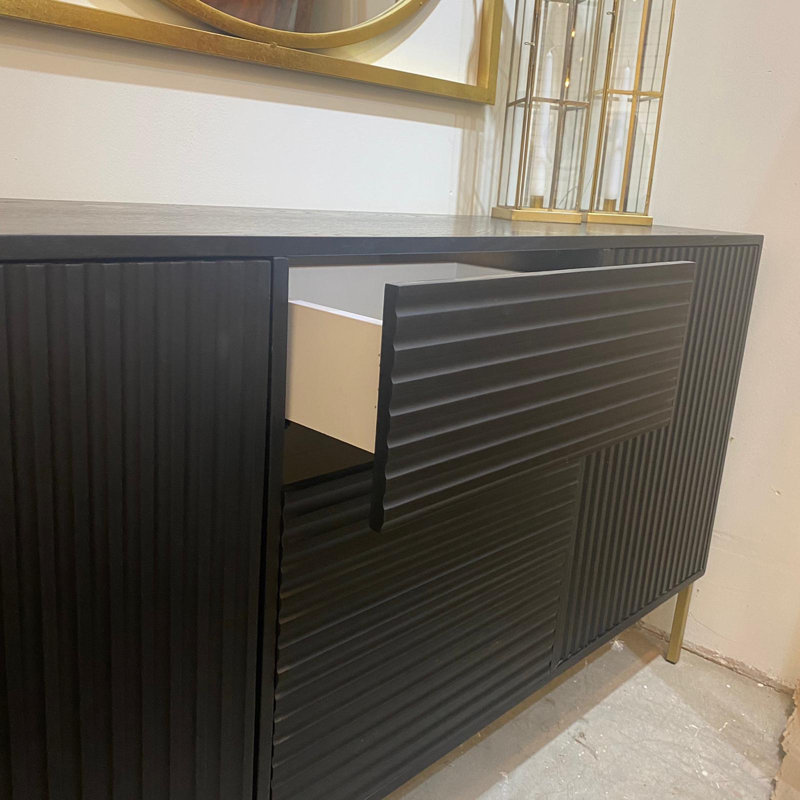 קומודה דגם וולסטריט