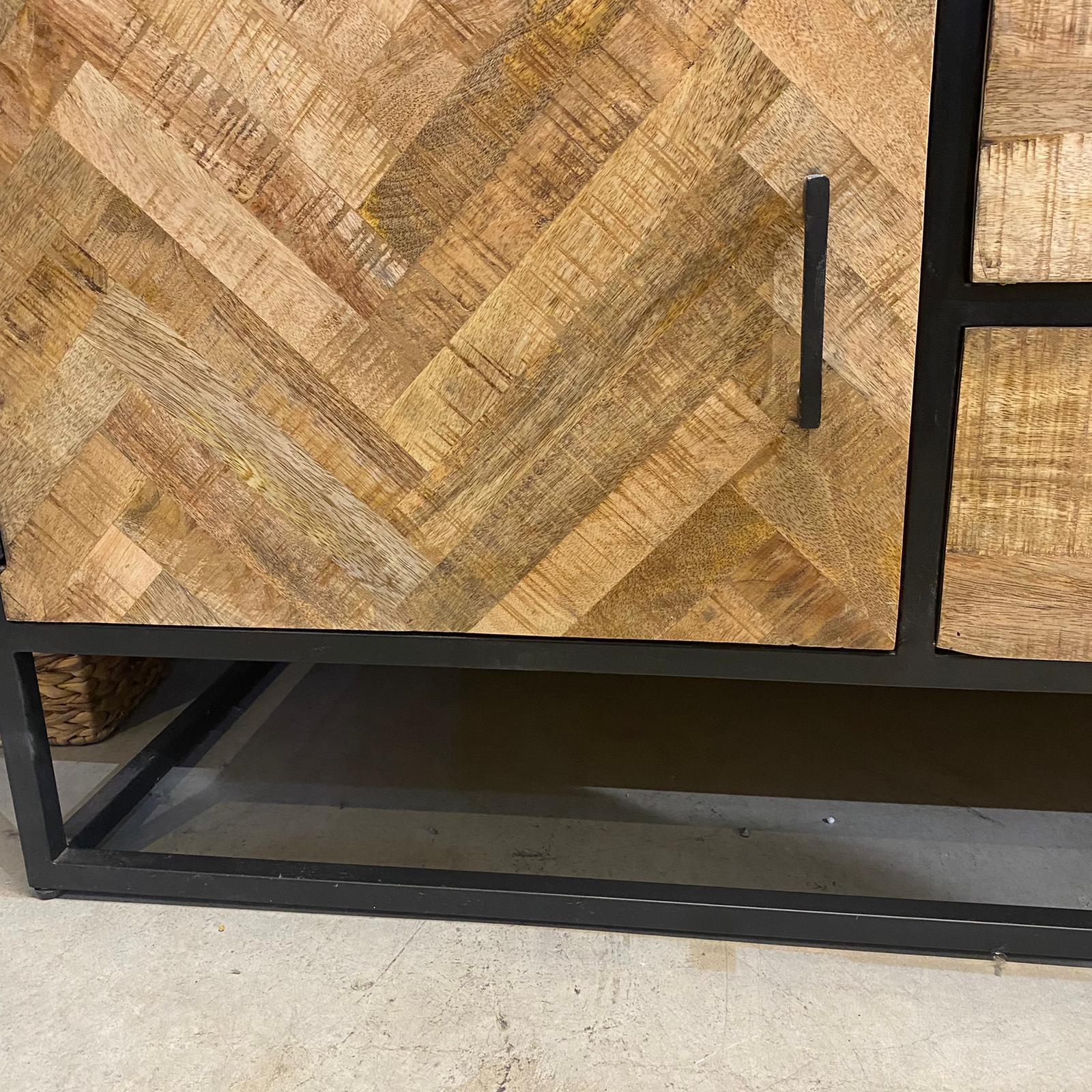 קומודה מזנון שאנטי דלתות - חיסול אחרונה!