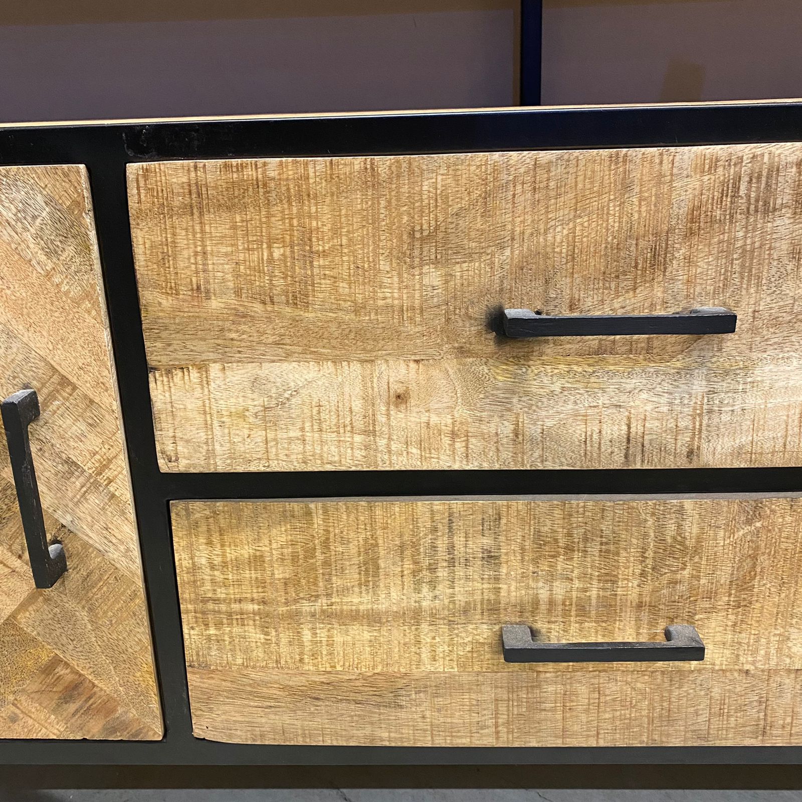 קומודה מזנון שאנטי דלתות - חיסול אחרונה!