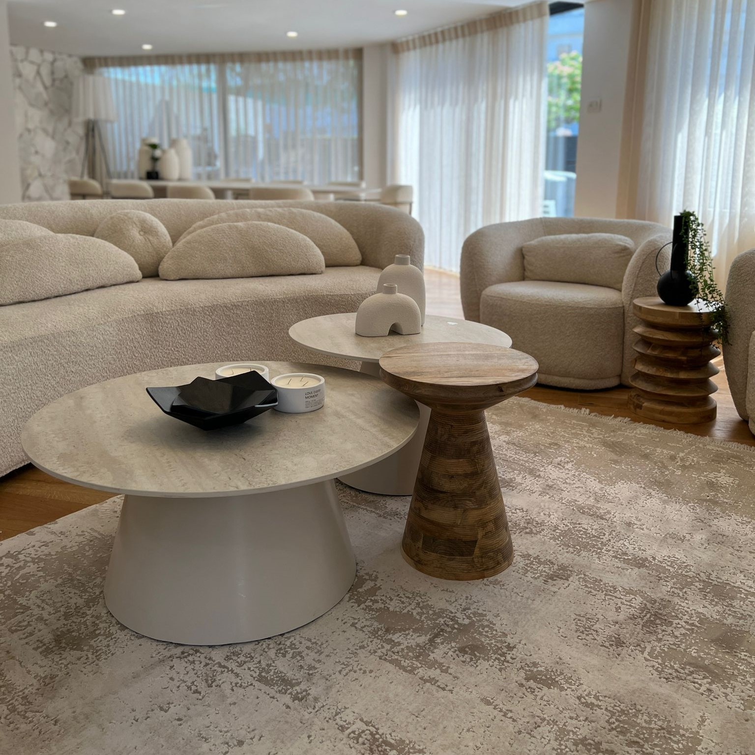 שולחן צד עץ מנגו דגם ווד טריאנגל - אחרון!