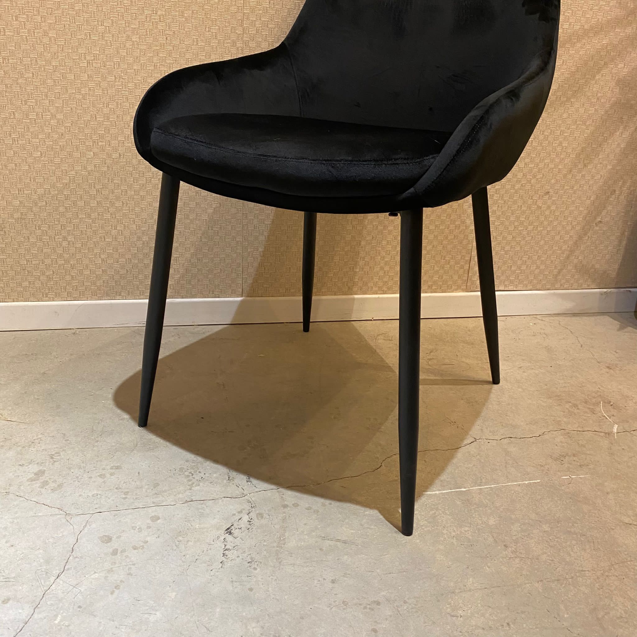 כיסא פינת אוכל דגם אופל קטיפה שחור כיסא פינת אוכל דגם אופל קטיפה שחור