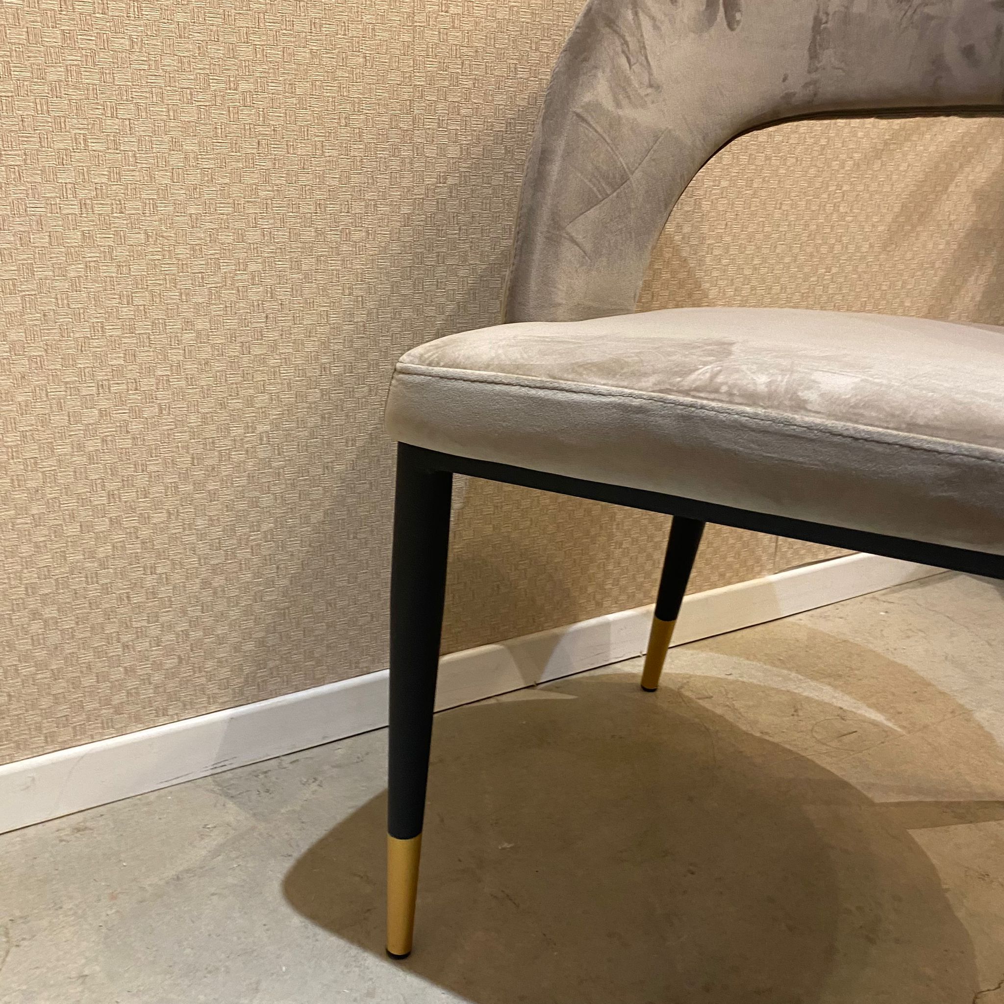 כיסא פינת אוכל דגם ליה קטיפה בז כיסא פינת אוכל דגם ליה קטיפה בז