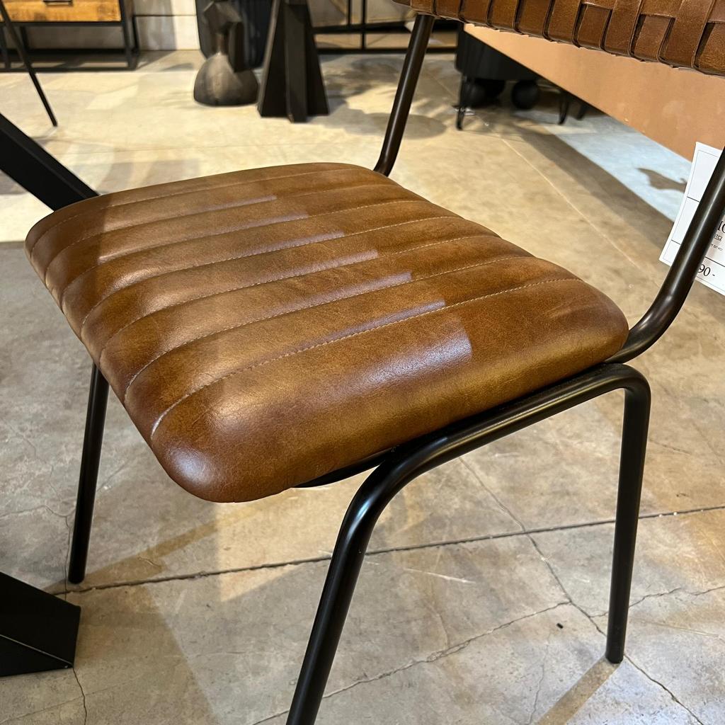 כיסא פינת אוכל דגם קלוע עור חום כיסא פינת אוכל דגם קלוע עור חום