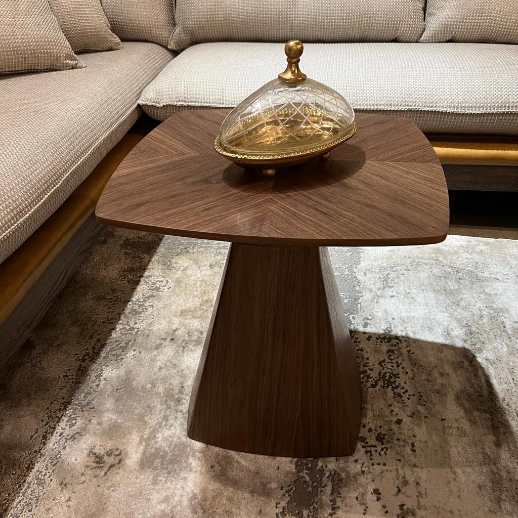 שולחן צד מרובע אגוז אמריקאי 50/50 דגם ווד קימי שולחן צד מרובע אגוז אמריקאי 50/50 דגם ווד קימי