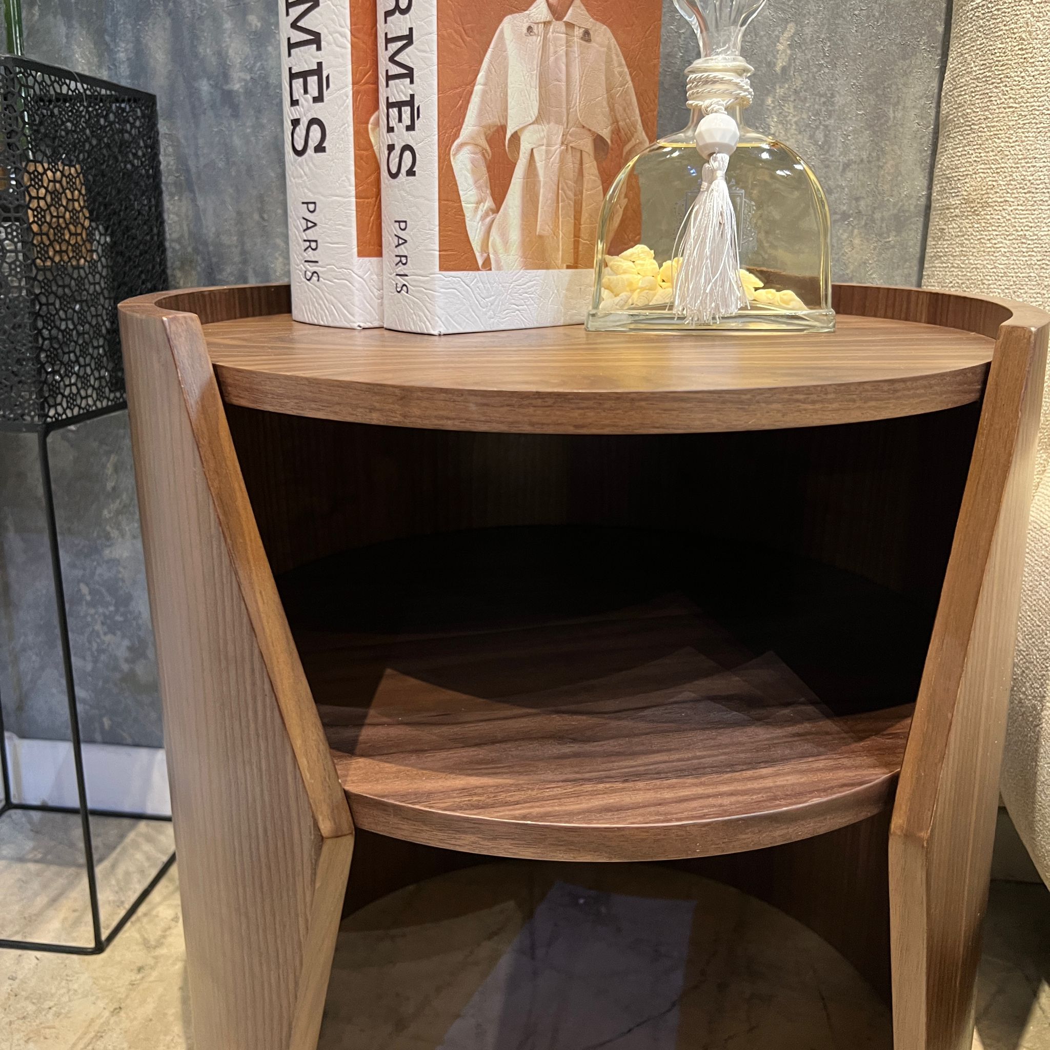 שידת צד דגם ווד קימי עגולה עם מדף