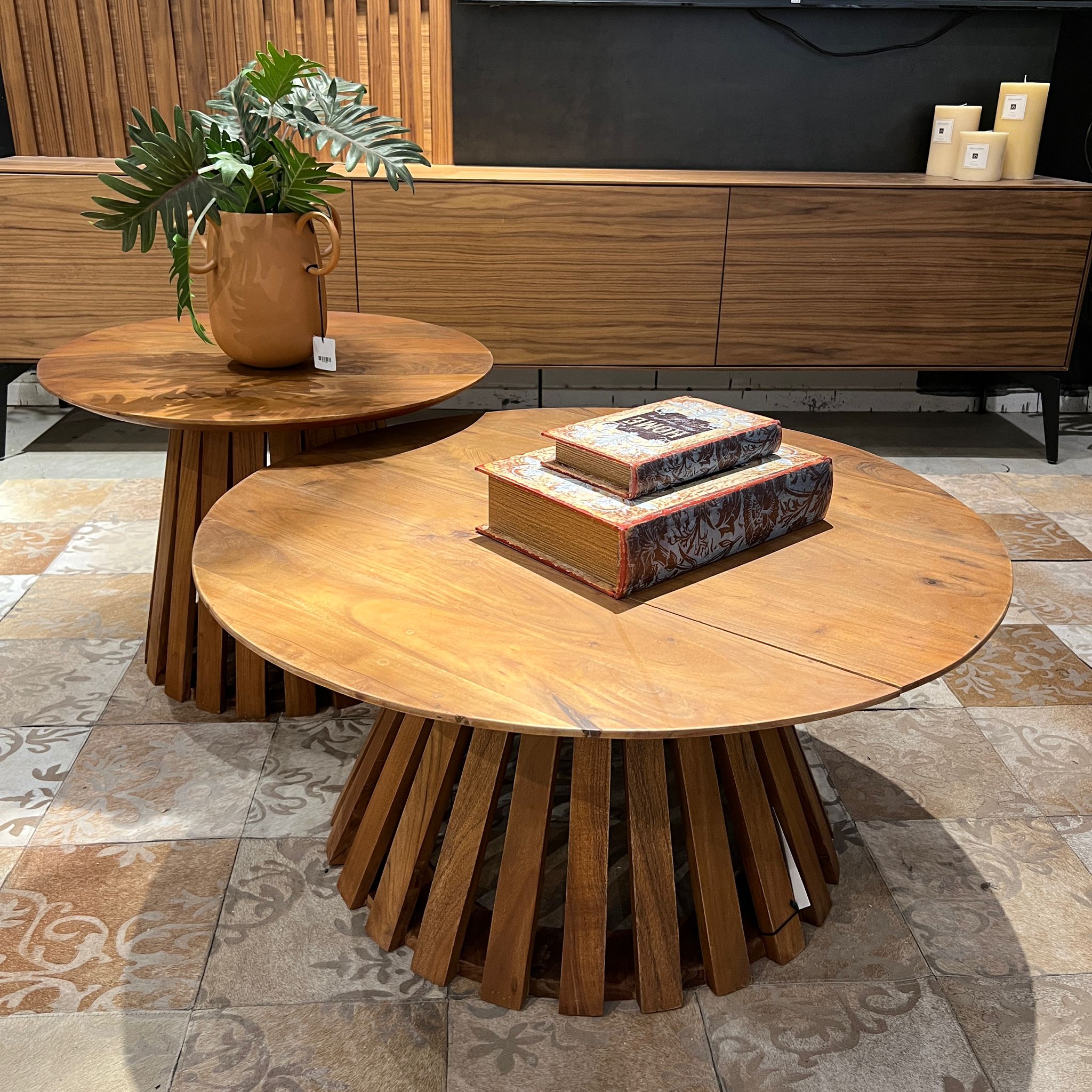 שולחן סלון דגם ווד סטריפ עגול מעץ שיטה שולחן סלון דגם ווד סטריפ עגול מעץ שיטה