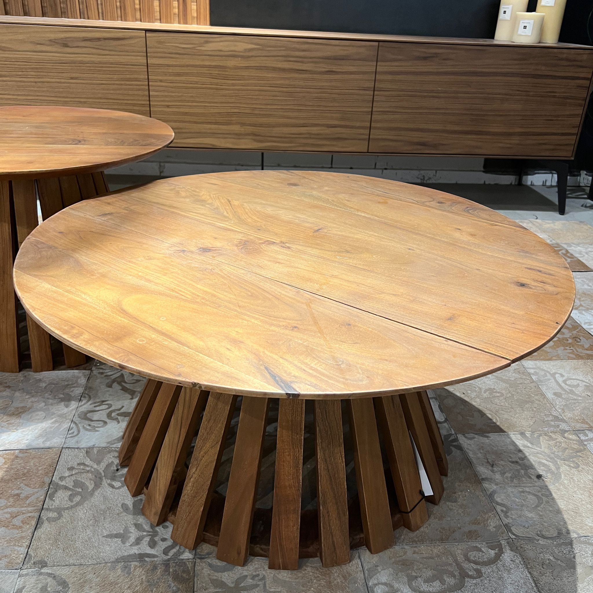 שולחן סלון דגם ווד סטריפ עגול מעץ שיטה שולחן סלון דגם ווד סטריפ עגול מעץ שיטה