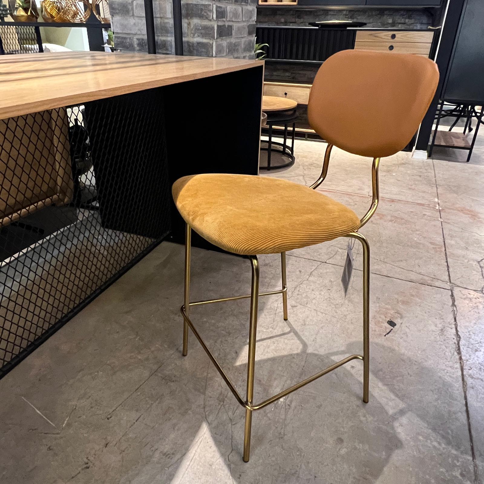 כיסא בר מעוצב דגם נורמן - אחרון במלאי! כיסא בר מעוצב דגם נורמן - אחרון במלאי!