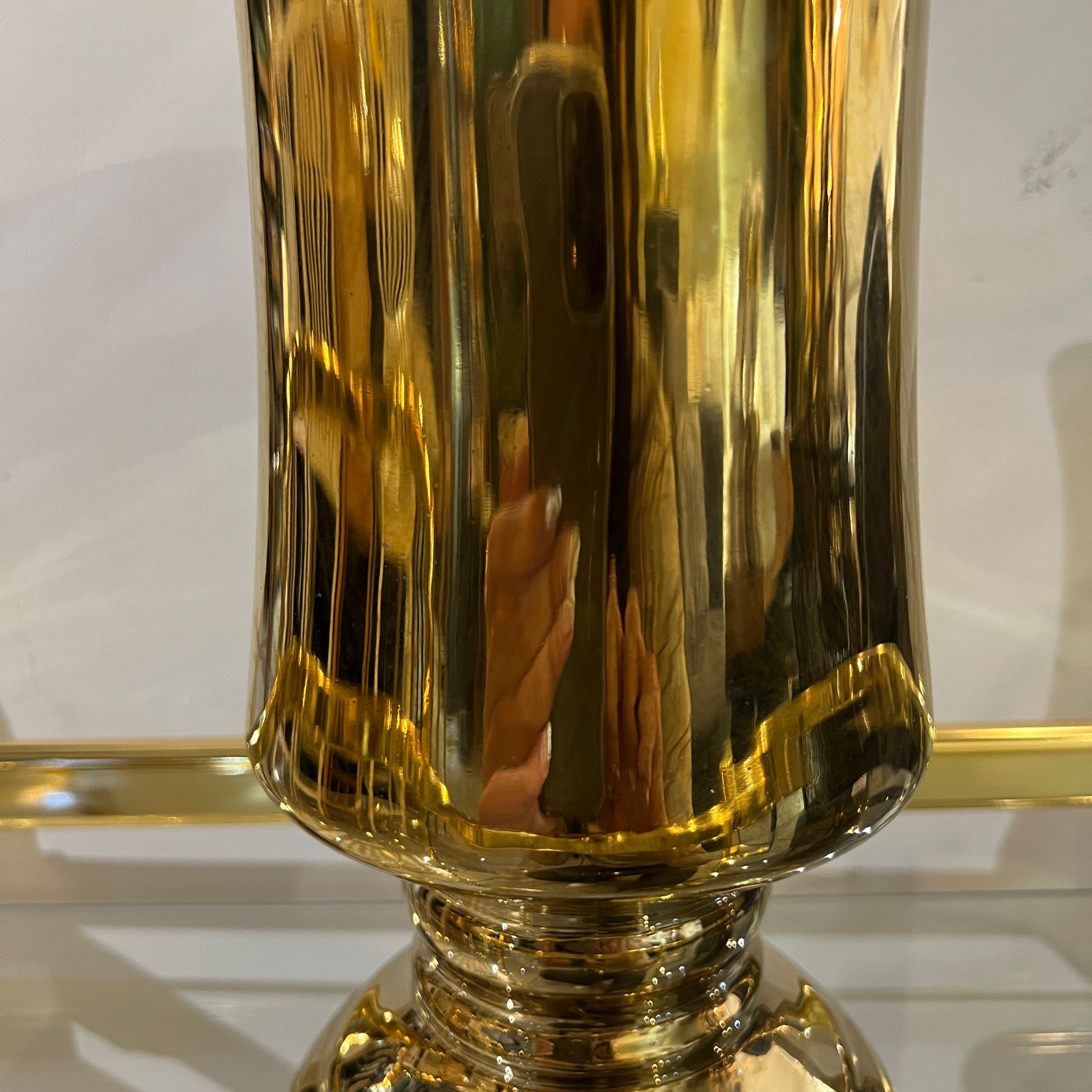 כד זהב עם רגל גבוה כד זהב עם רגל גבוה