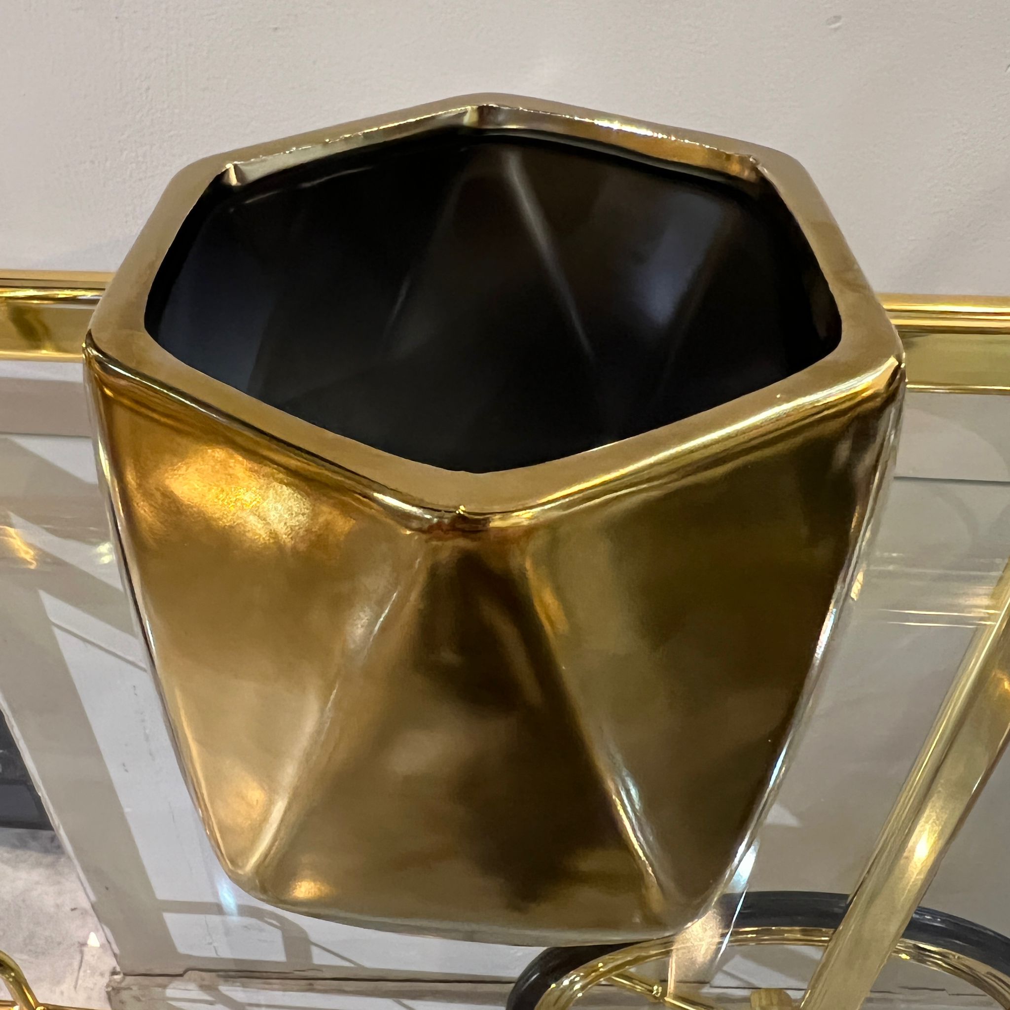 כד עציץ זהב קטן