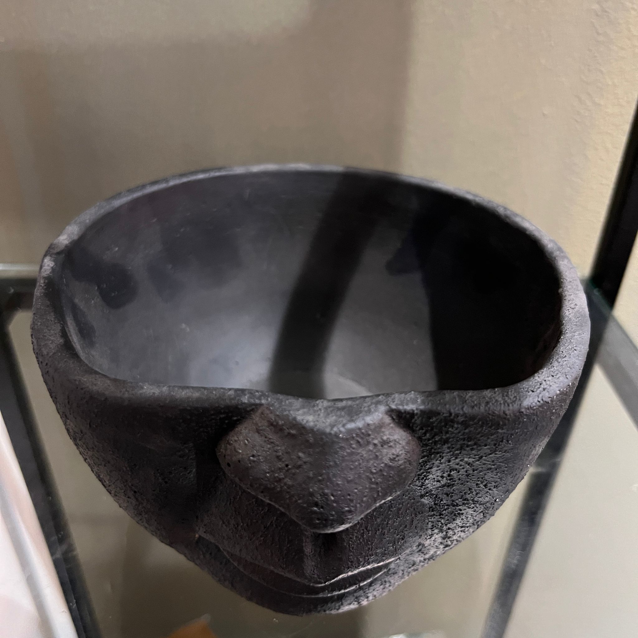 כד קערה אבן שחור שפתיים