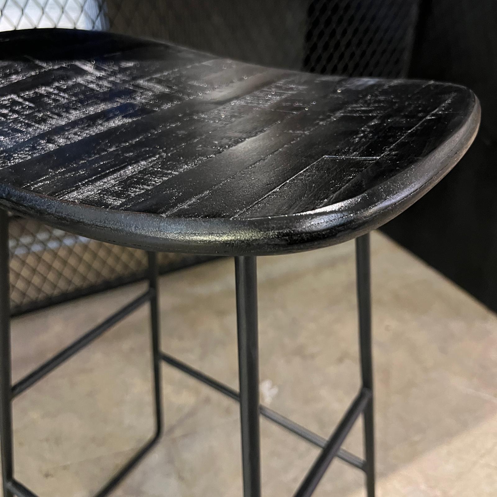 כסא בר עץ שחור דגם רוני כסא בר עץ שחור דגם רוני