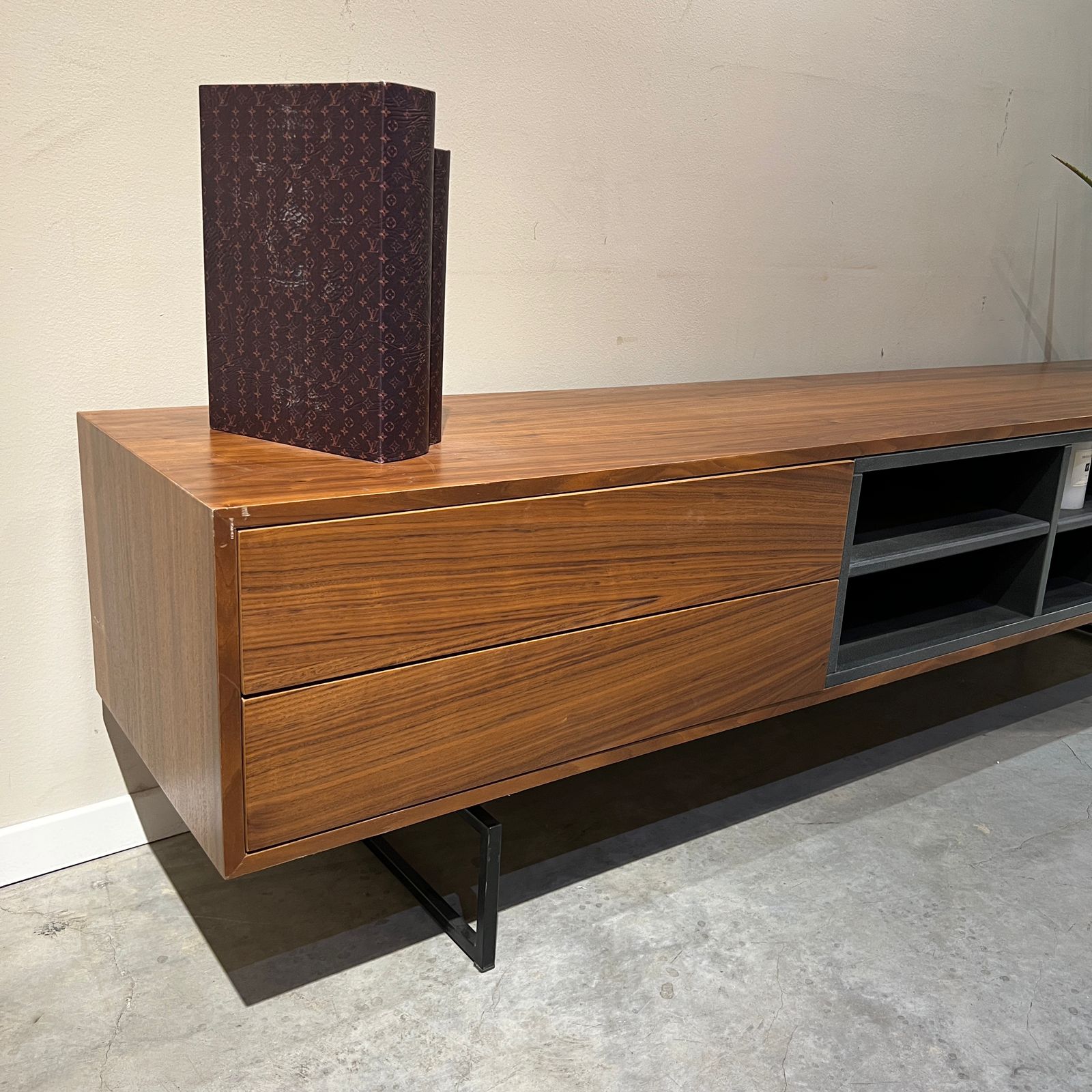 מזנון מעוצב דגם קובייה | בעיצוב אישי מזנון מעוצב דגם קובייה | בעיצוב אישי