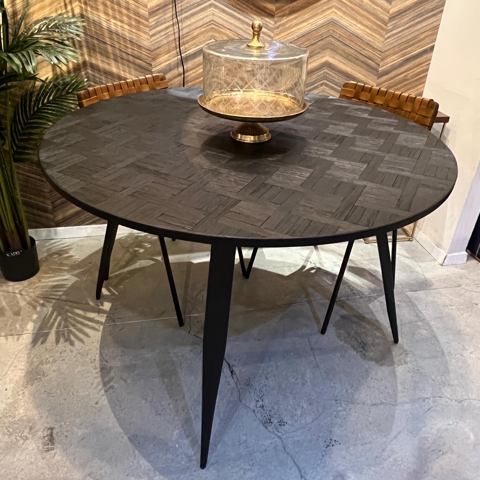 שולחן אוכל עגול עץ שחור פישבון דגם רוני