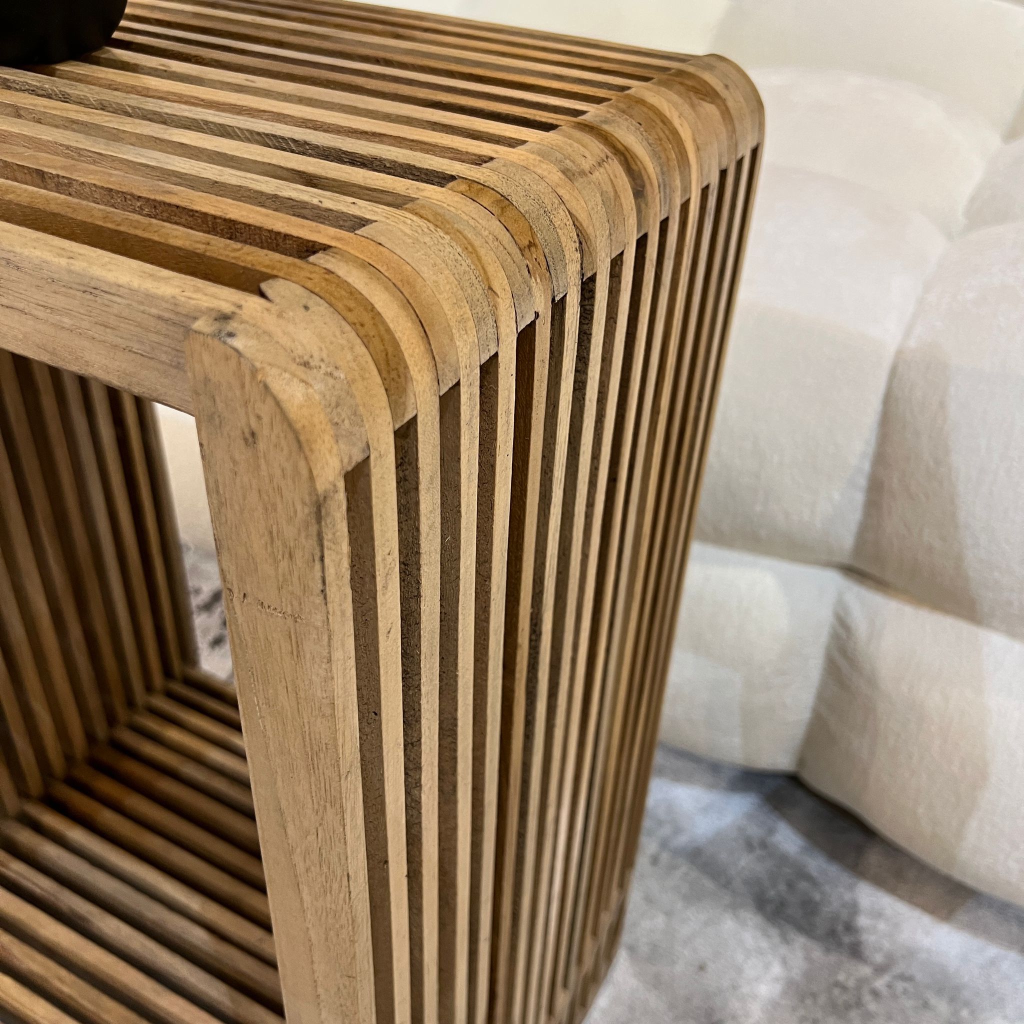 שולחן צד פסים עץ טבעי דגם רוני שולחן צד פסים עץ טבעי דגם רוני