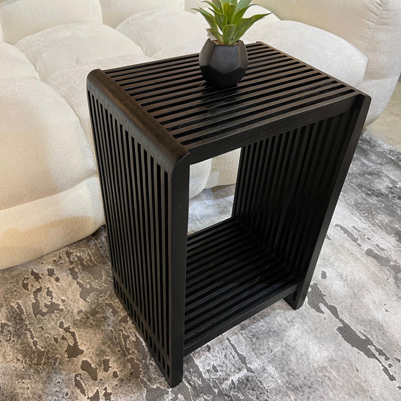 שולחן צד פסים עץ שחור דגם רוני שולחן צד פסים עץ שחור דגם רוני