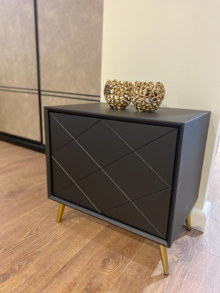 שידת צד דגם דיימונד