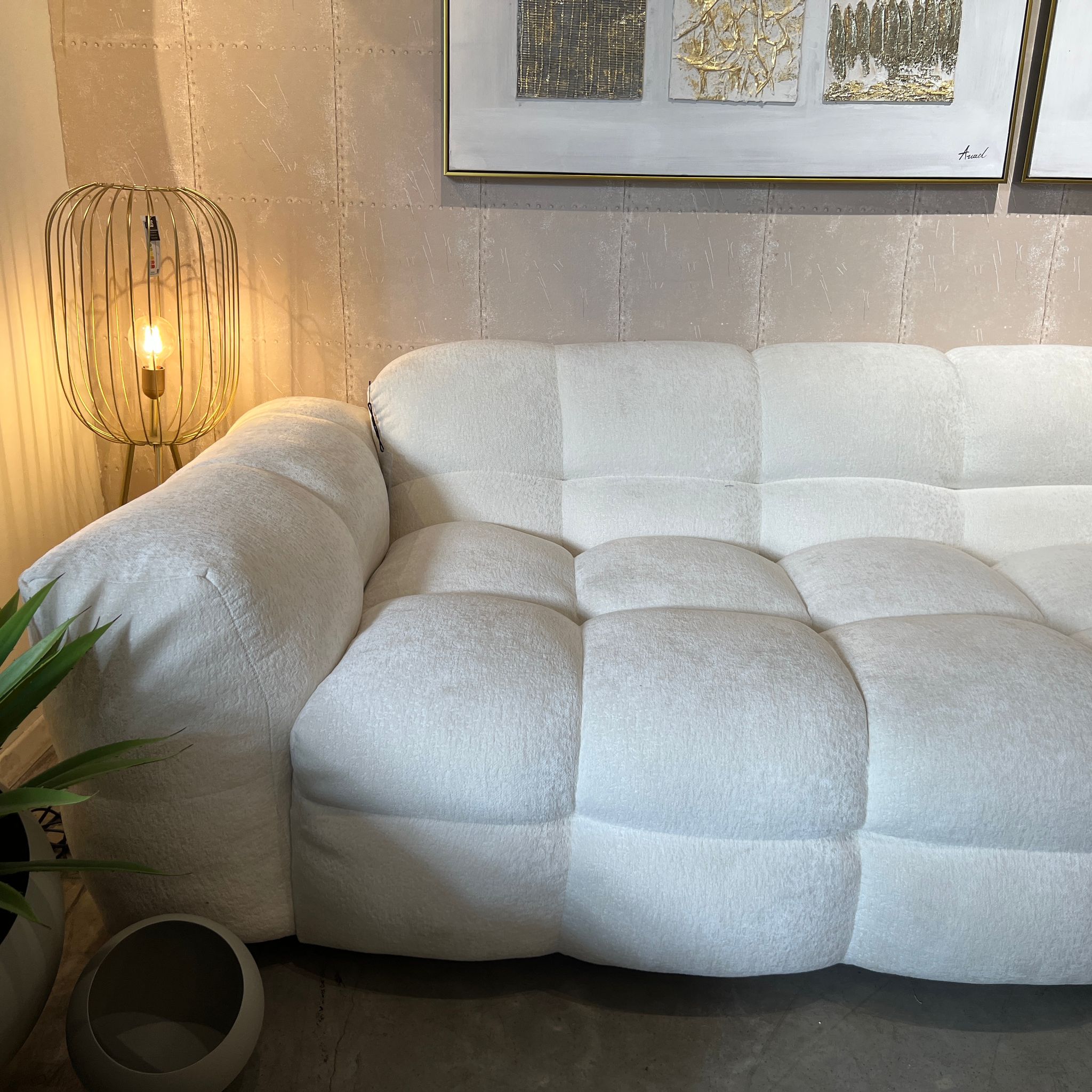 ספה מעוצבת יוקרתית תיפורי ריבועים דגם אורטל ספה מעוצבת יוקרתית תיפורי ריבועים דגם אורטל