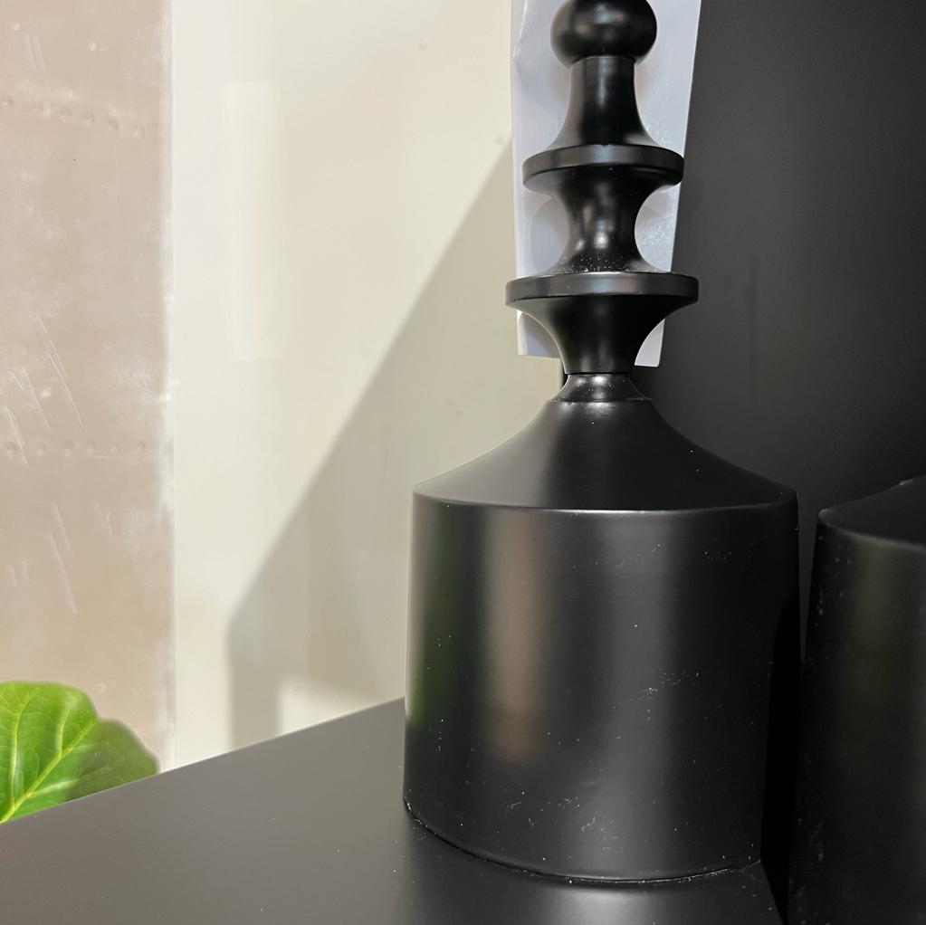 פמוט דגם ראבי שחור בינוני פמוט דגם ראבי שחור בינוני