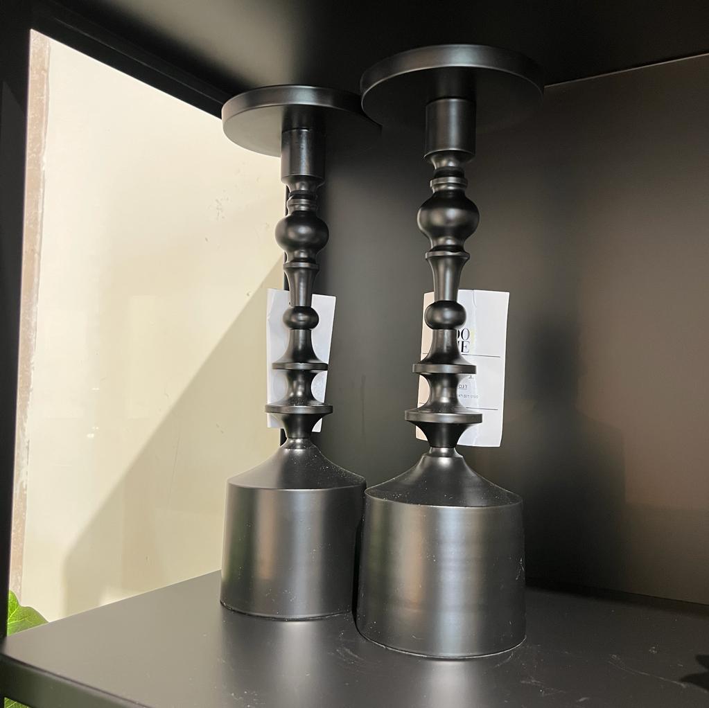 פמוט דגם ראבי שחור בינוני פמוט דגם ראבי שחור בינוני