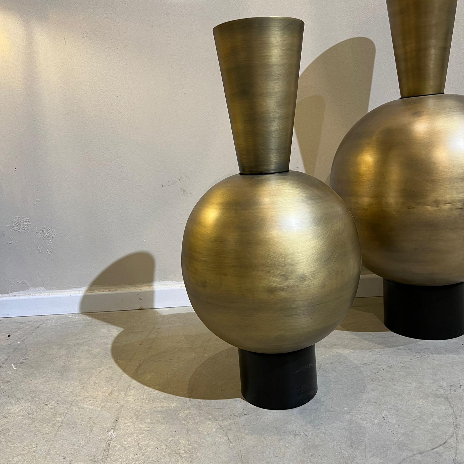 כד מתכת קונוס זהב דגם ראבי