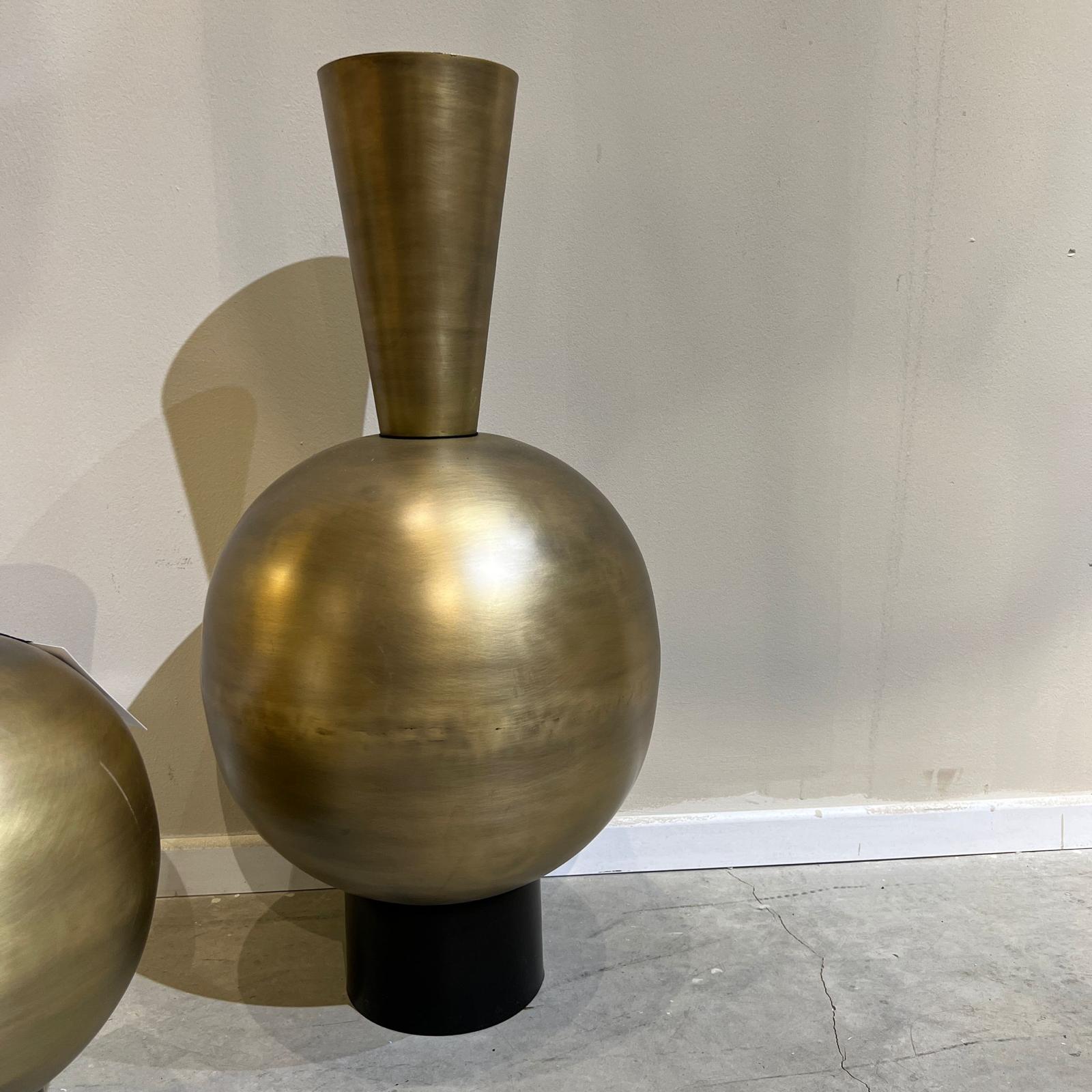 כד מתכת קונוס זהב דגם ראבי