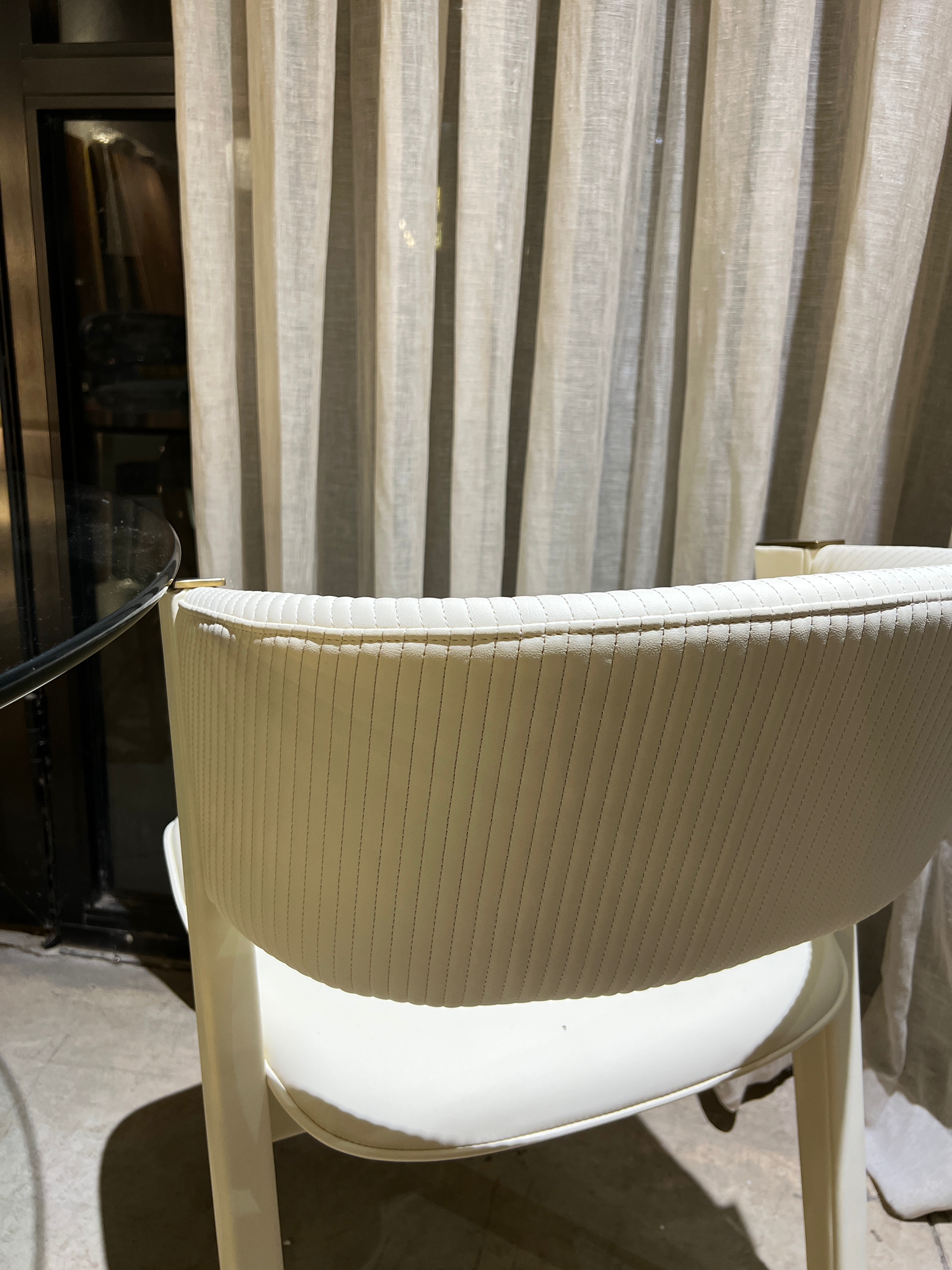 כיסא פינת אוכל יוקרתי שמנת רגלי זהב דגם פאלאס קימי - אחרונים חיסול מתצוגה! כיסא פינת אוכל יוקרתי שמנת רגלי זהב דגם פאלאס קימי - אחרונים חיסול מתצוגה!