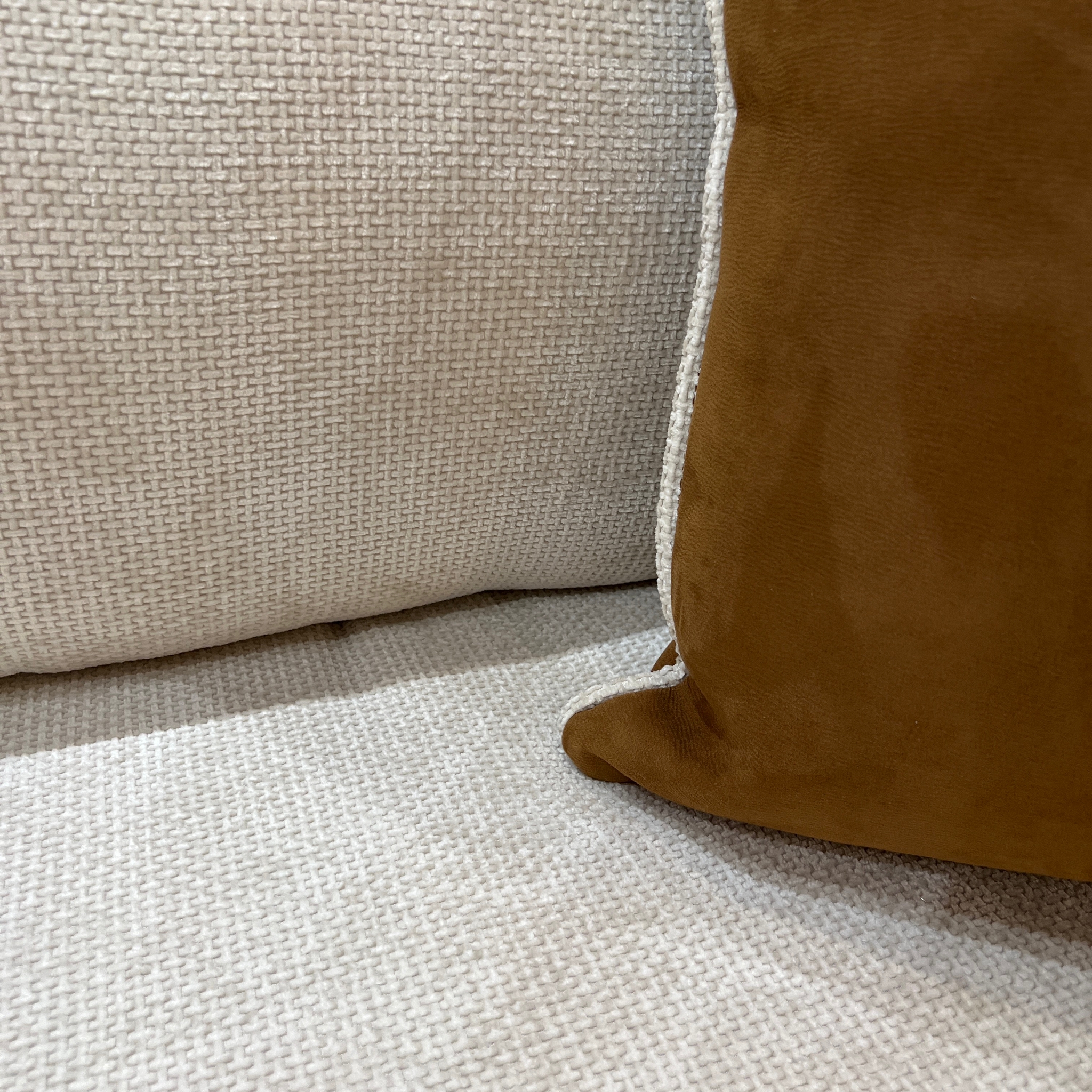 ספה פינתית עם מסגרת דגם מוניק ספה פינתית עם מסגרת דגם מוניק