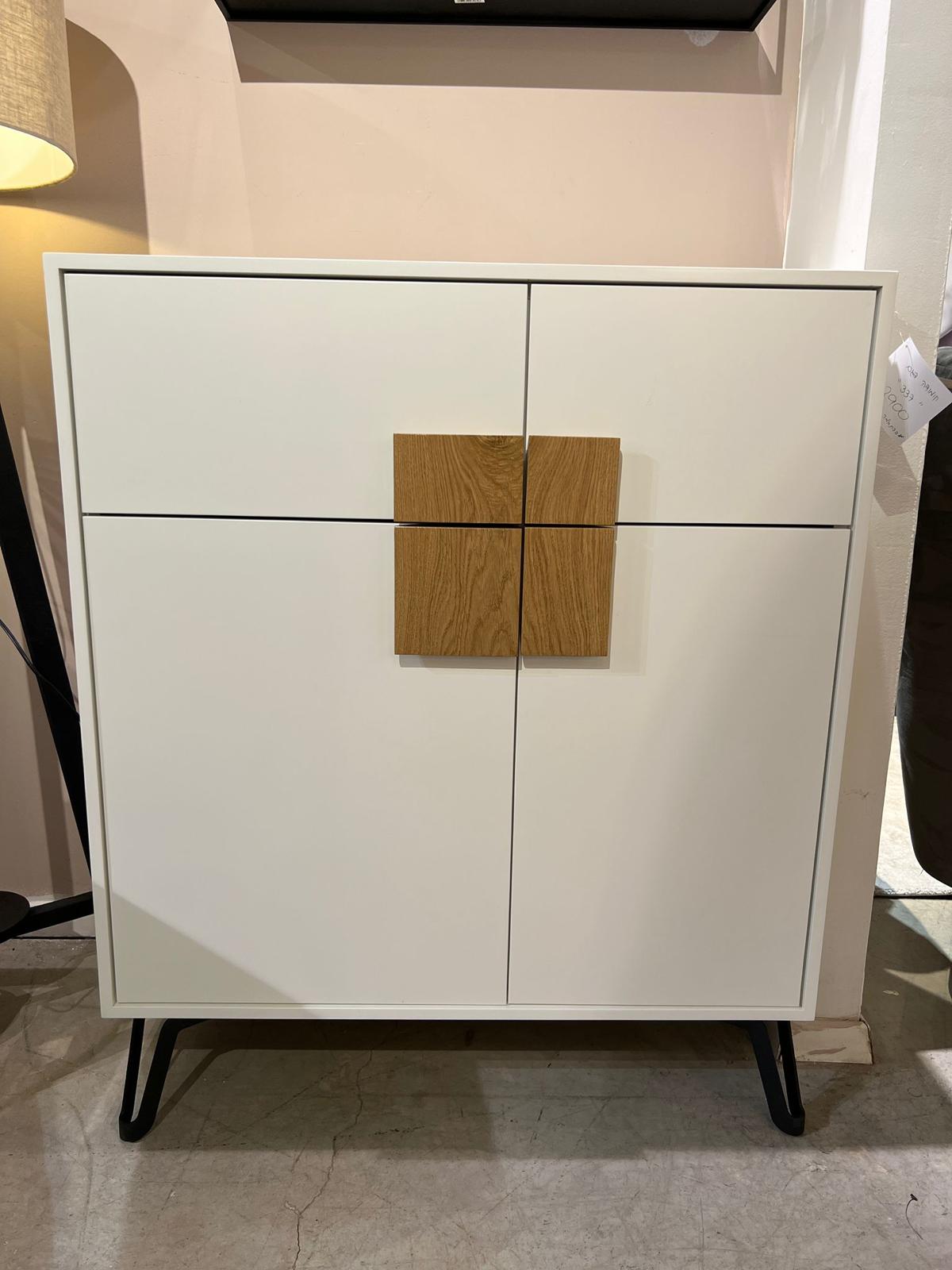 קומודה בעיצוב אישי דגם 337 מתצוגה! קומודה בעיצוב אישי דגם 337 מתצוגה!