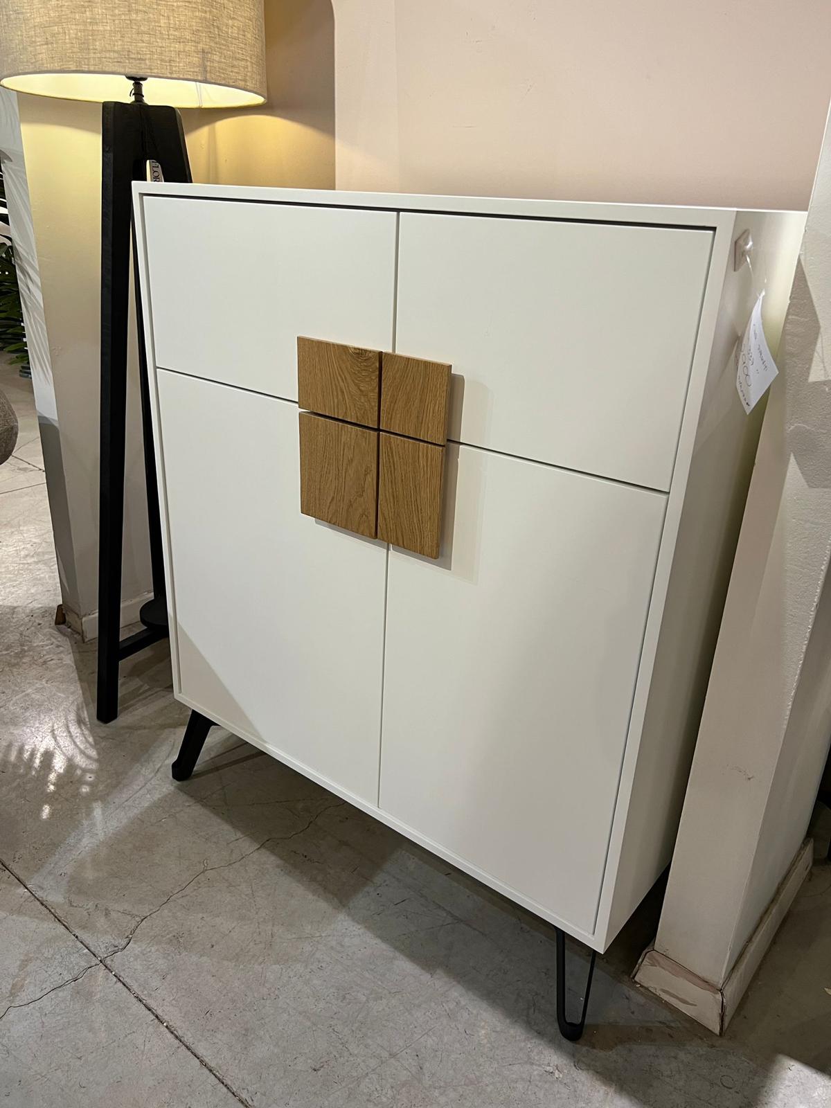 קומודה בעיצוב אישי דגם 337 מתצוגה! קומודה בעיצוב אישי דגם 337 מתצוגה!